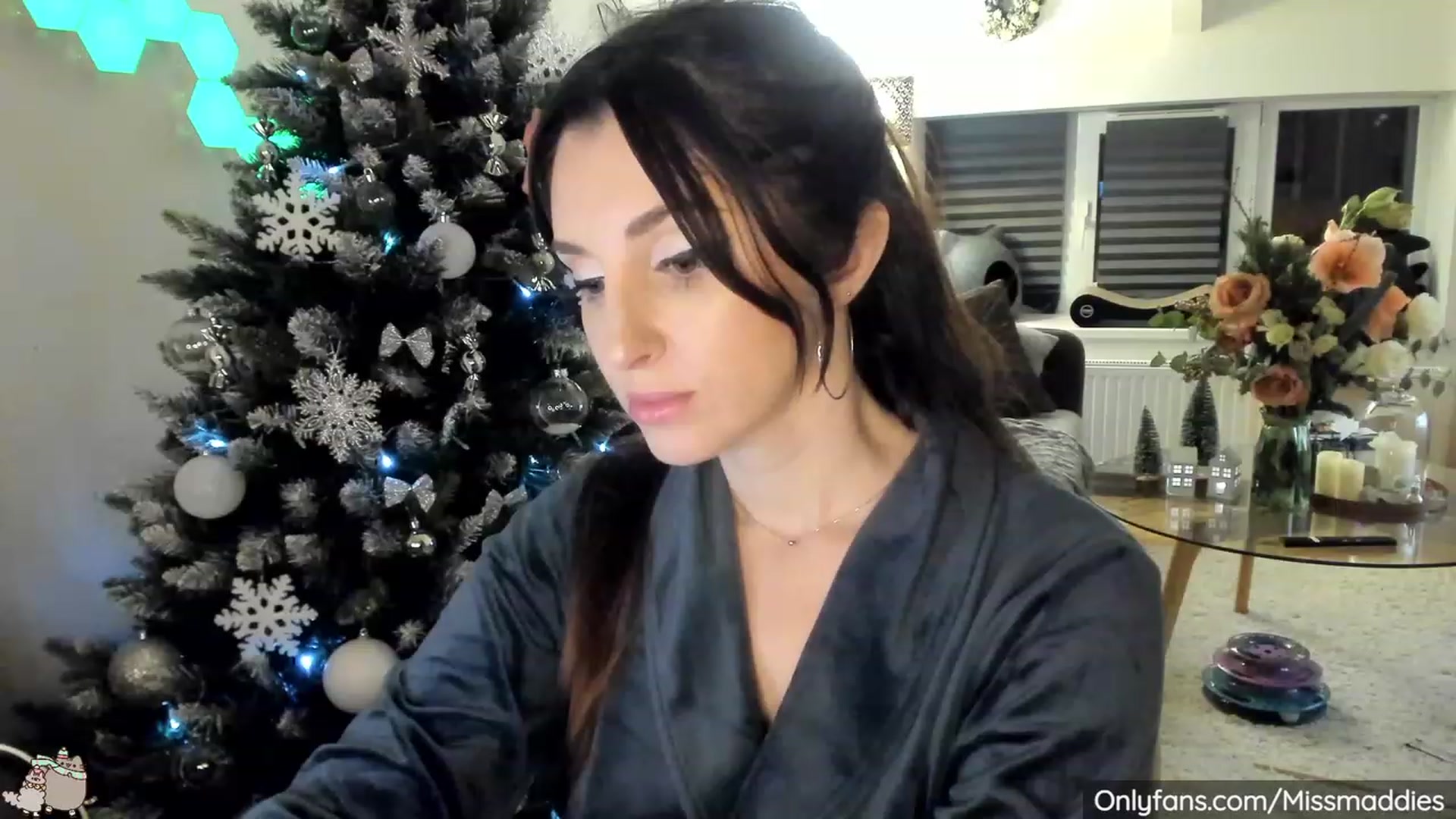 Gallery image thumbnail from Mad_Fairy's myfreecams stream on, 12/12/2022, 24:35 image 6 of 20
