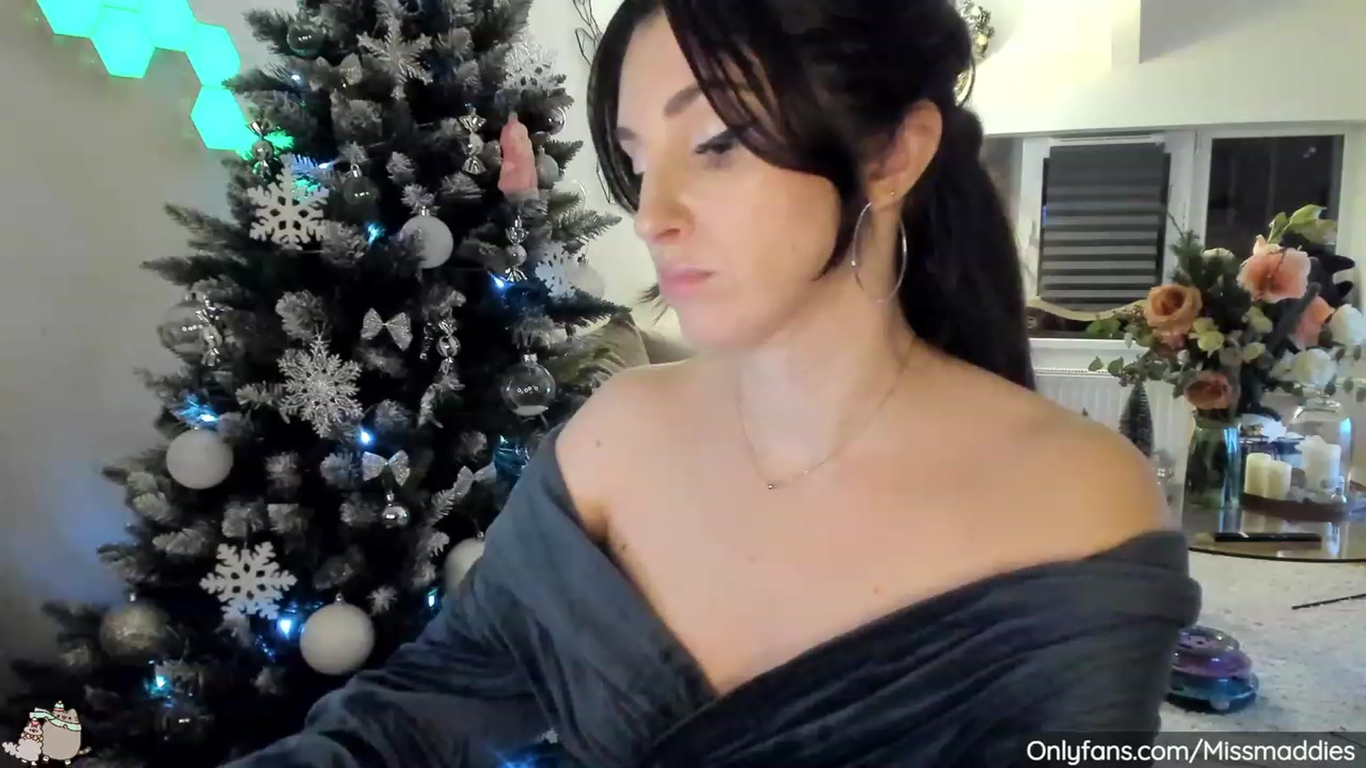 Gallery image thumbnail from Mad_Fairy's myfreecams stream on, 12/12/2022, 24:35 image 15 of 20