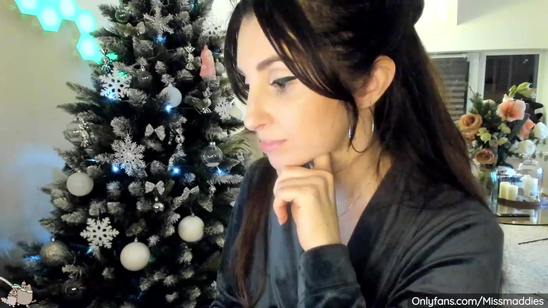 Gallery image thumbnail from Mad_Fairy's myfreecams stream on, 12/12/2022, 24:35 image 9 of 20