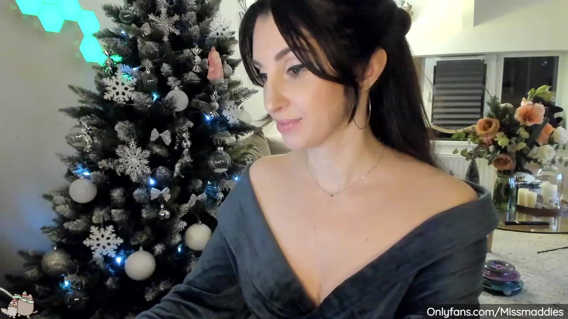 Gallery image thumbnail from Mad_Fairy's myfreecams stream on, 12/12/2022, 24:35 image 11 of 20