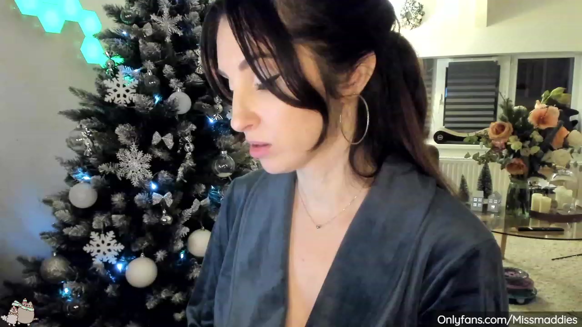 Gallery image thumbnail from Mad_Fairy's myfreecams stream on, 12/12/2022, 24:31 image 10 of 20
