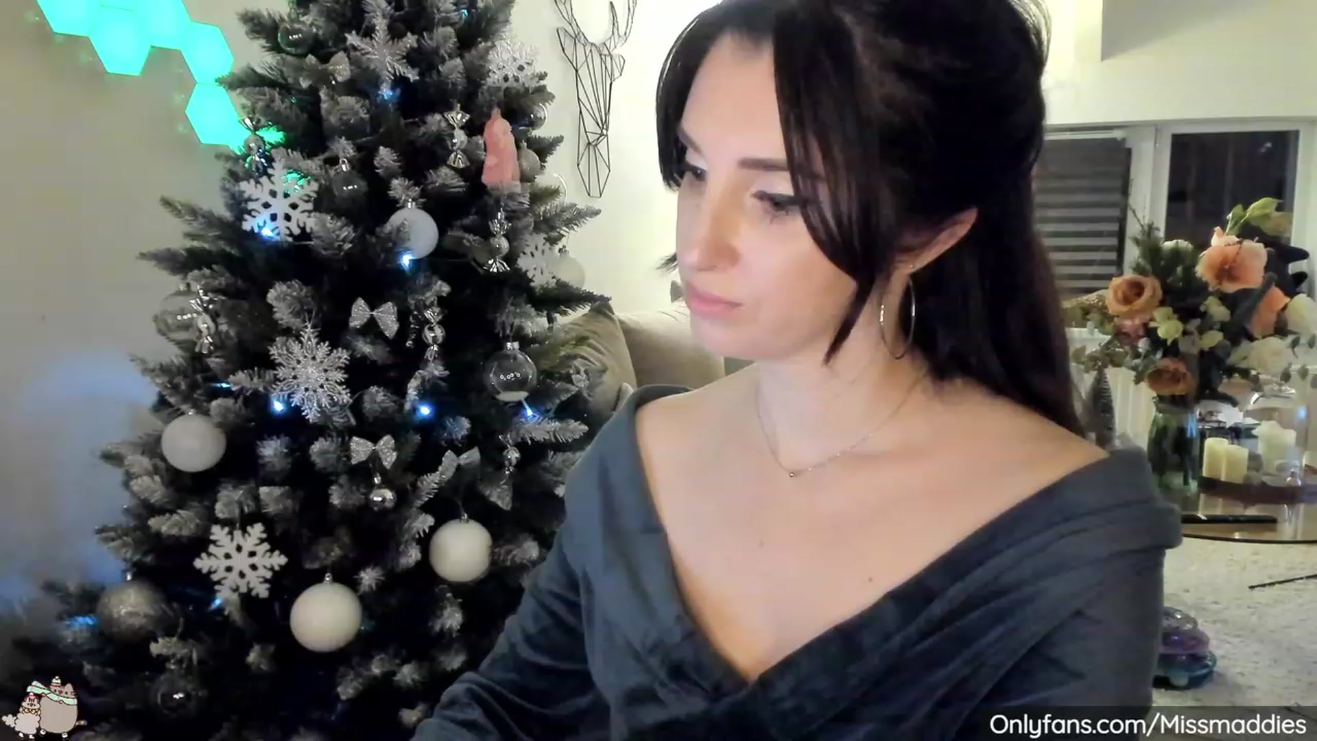 Gallery image thumbnail from Mad_Fairy's myfreecams stream on, 12/12/2022, 24:31 image 2 of 20