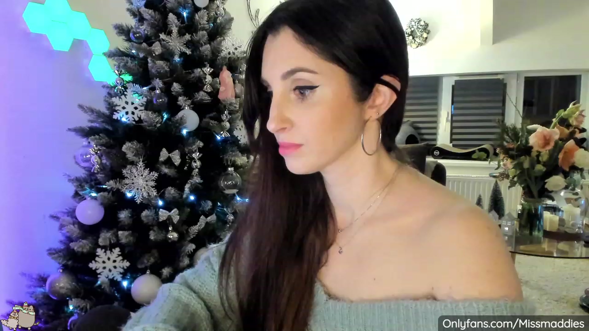 Gallery image thumbnail from Mad_Fairy's myfreecams stream on, 12/13/2022, 24:37 image 11 of 20