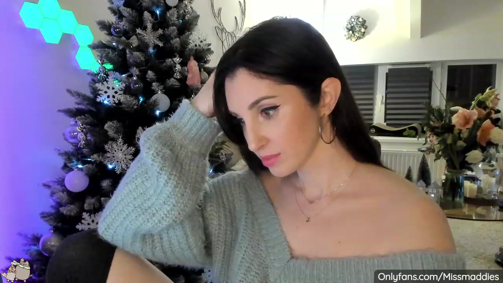 Gallery image thumbnail from Mad_Fairy's myfreecams stream on, 12/13/2022, 24:37 image 14 of 20