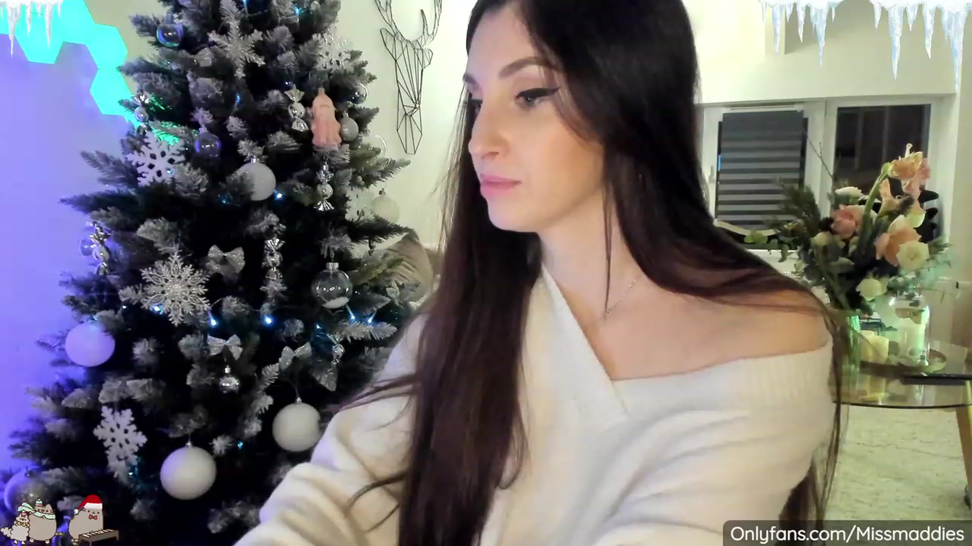 Gallery image thumbnail from Mad_Fairy's myfreecams stream on, 12/15/2022, 01:49 image 12 of 20