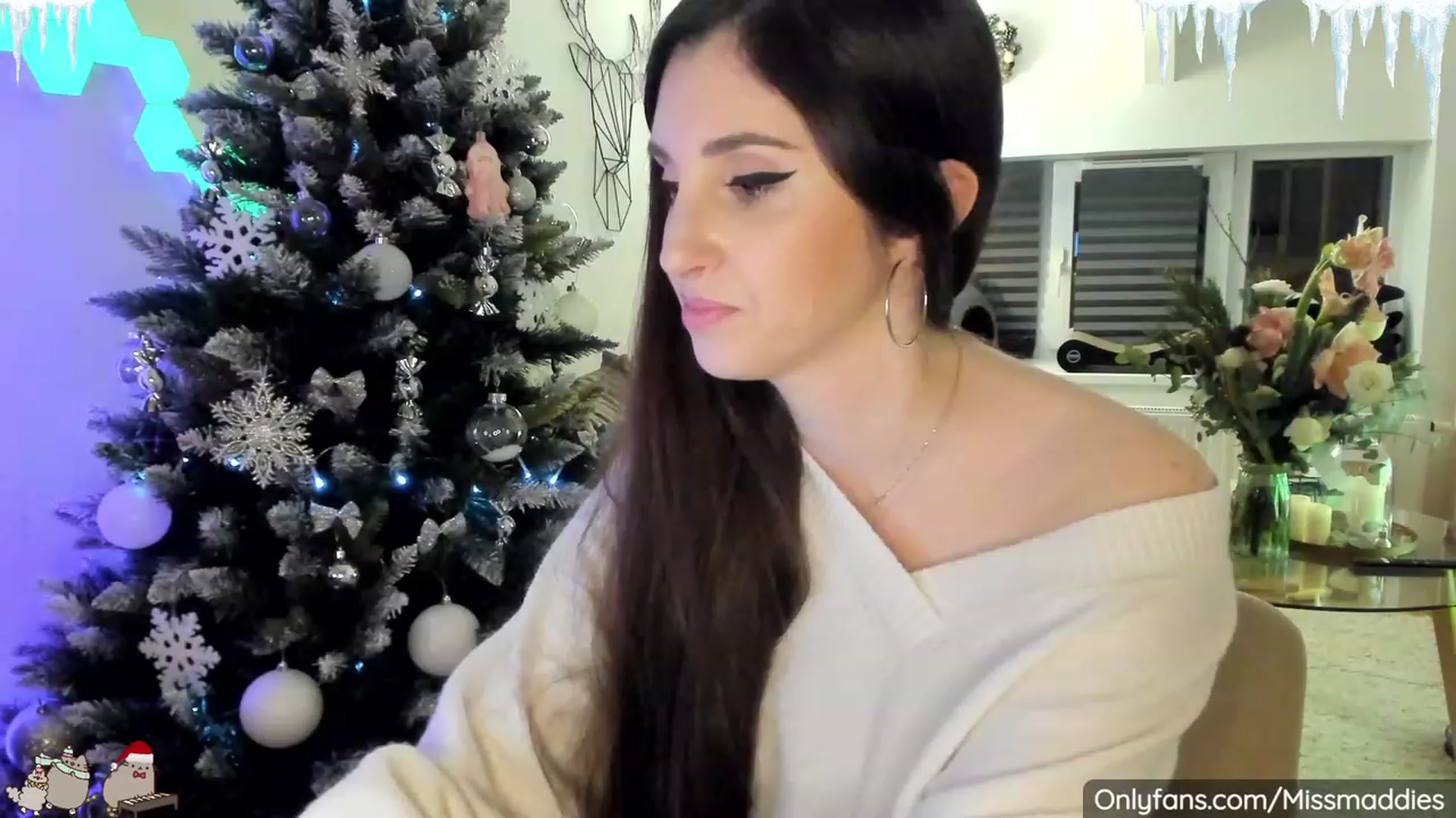Gallery image thumbnail from Mad_Fairy's myfreecams stream on, 12/15/2022, 01:49 image 15 of 20