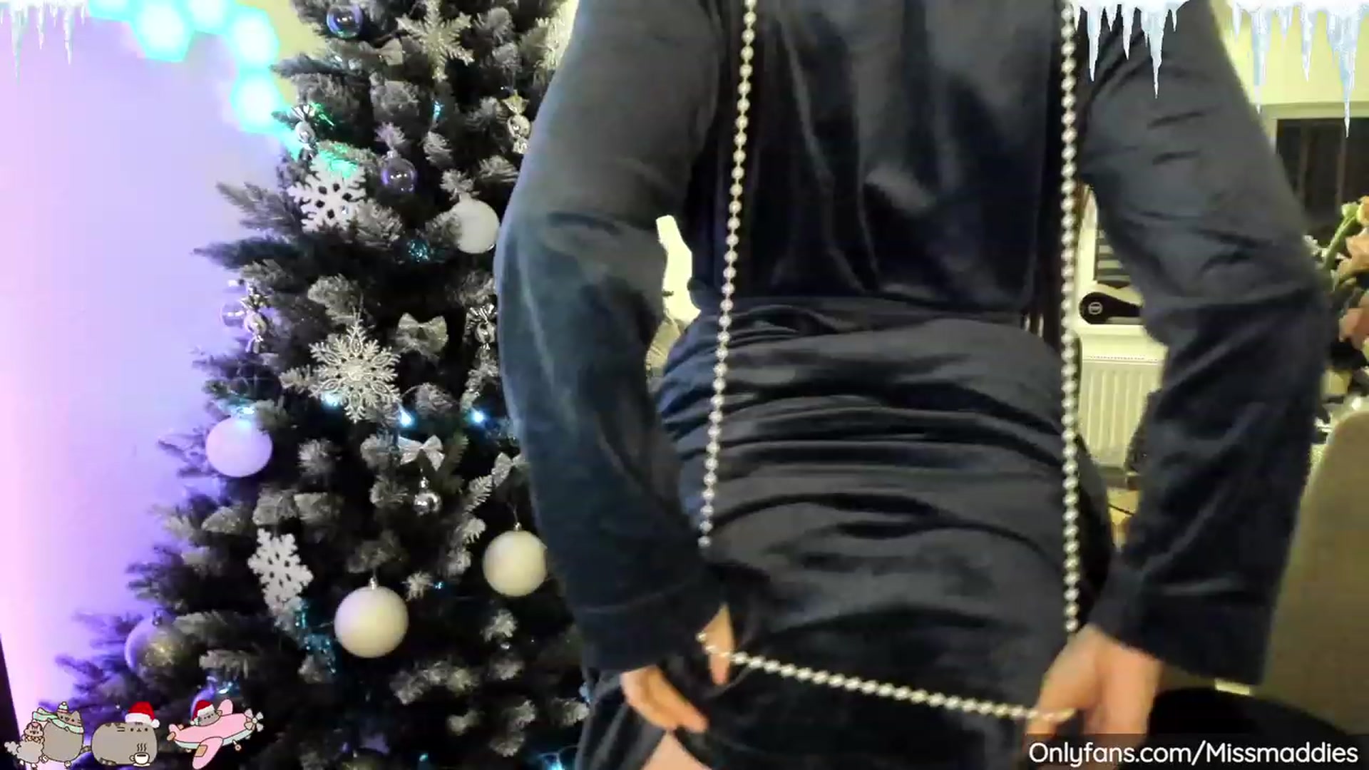 Gallery image thumbnail from Mad_Fairy's myfreecams stream on, 12/16/2022, 02:33 image 11 of 20