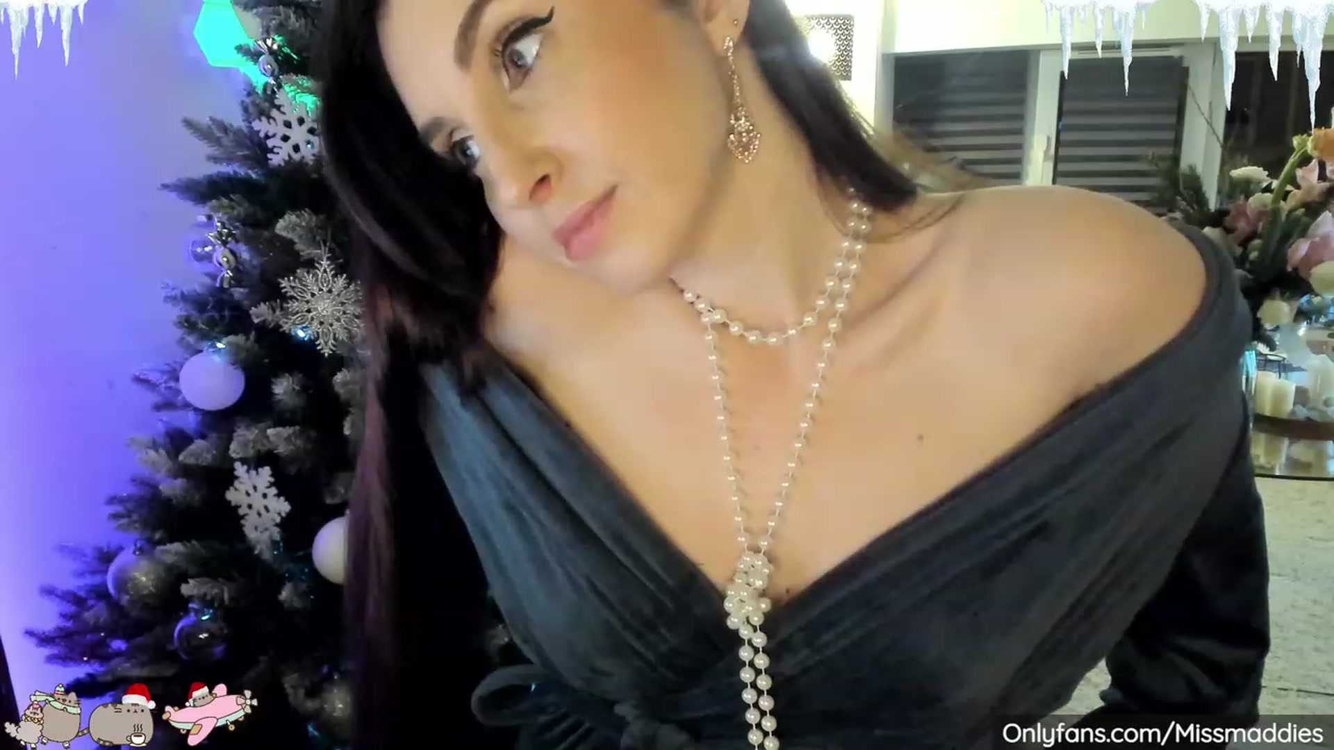 Gallery image thumbnail from Mad_Fairy's myfreecams stream on, 12/16/2022, 02:33 image 8 of 20