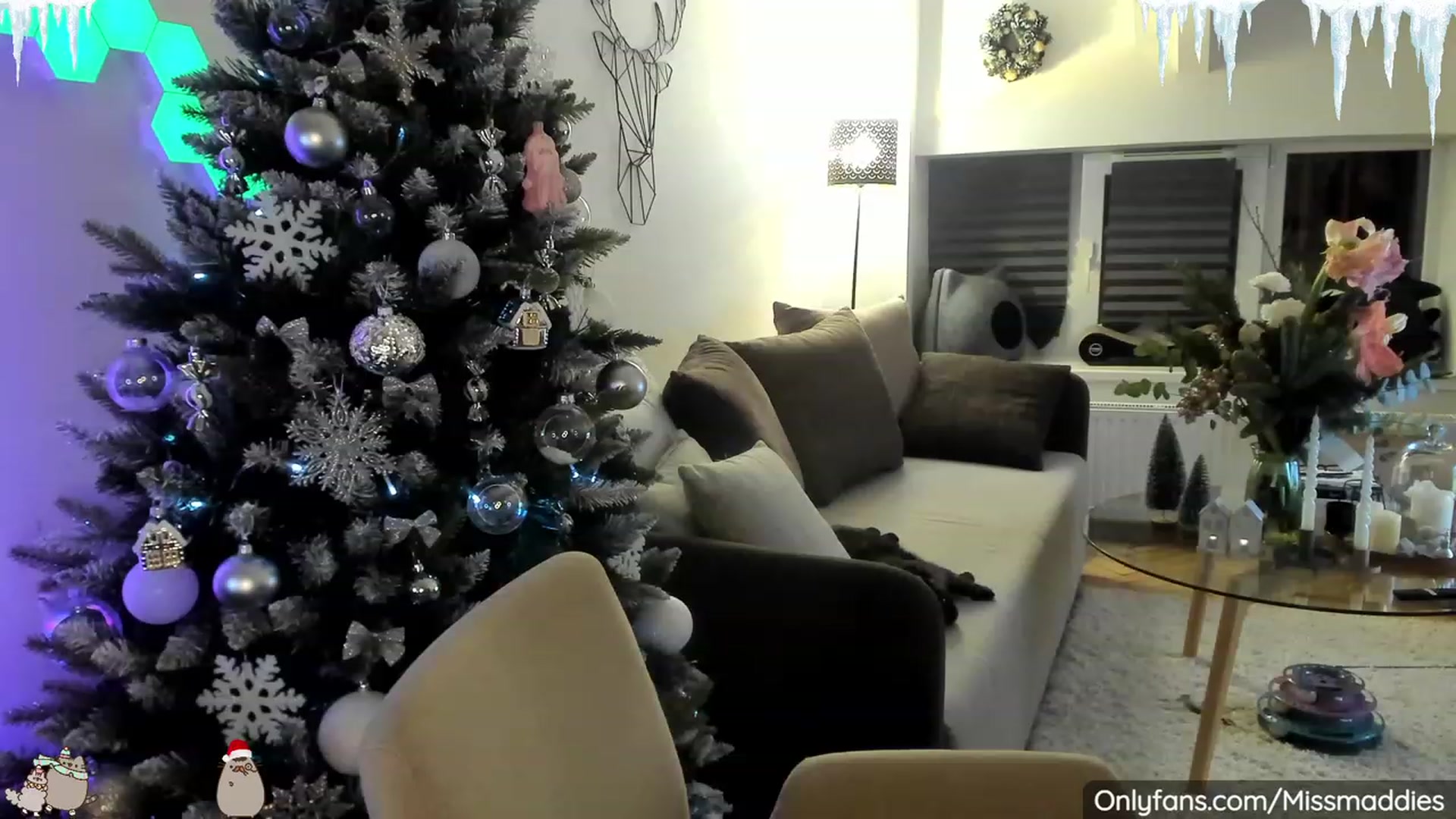 Gallery image thumbnail from Mad_Fairy's myfreecams stream on, 12/18/2022, 01:28 image 13 of 20