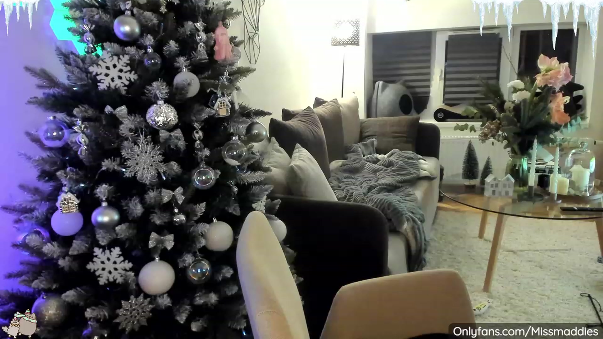 Gallery image thumbnail from Mad_Fairy's myfreecams stream on, 12/19/2022, 02:01 image 6 of 20