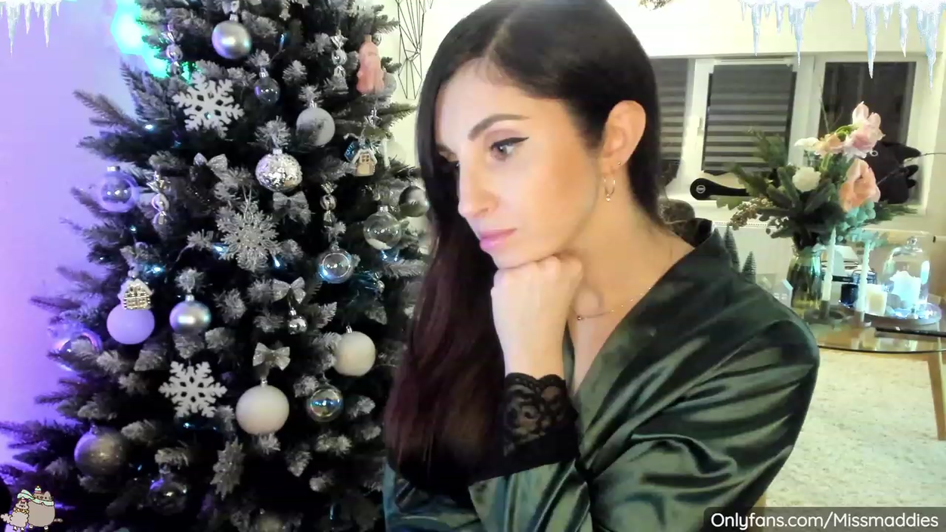Gallery image thumbnail from Mad_Fairy's myfreecams stream on, 12/20/2022, 24:19 image 9 of 20