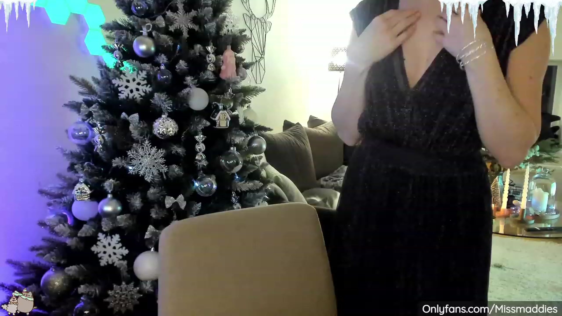 Gallery image thumbnail from Mad_Fairy's myfreecams stream on, 12/24/2022, 24:32 image 4 of 20