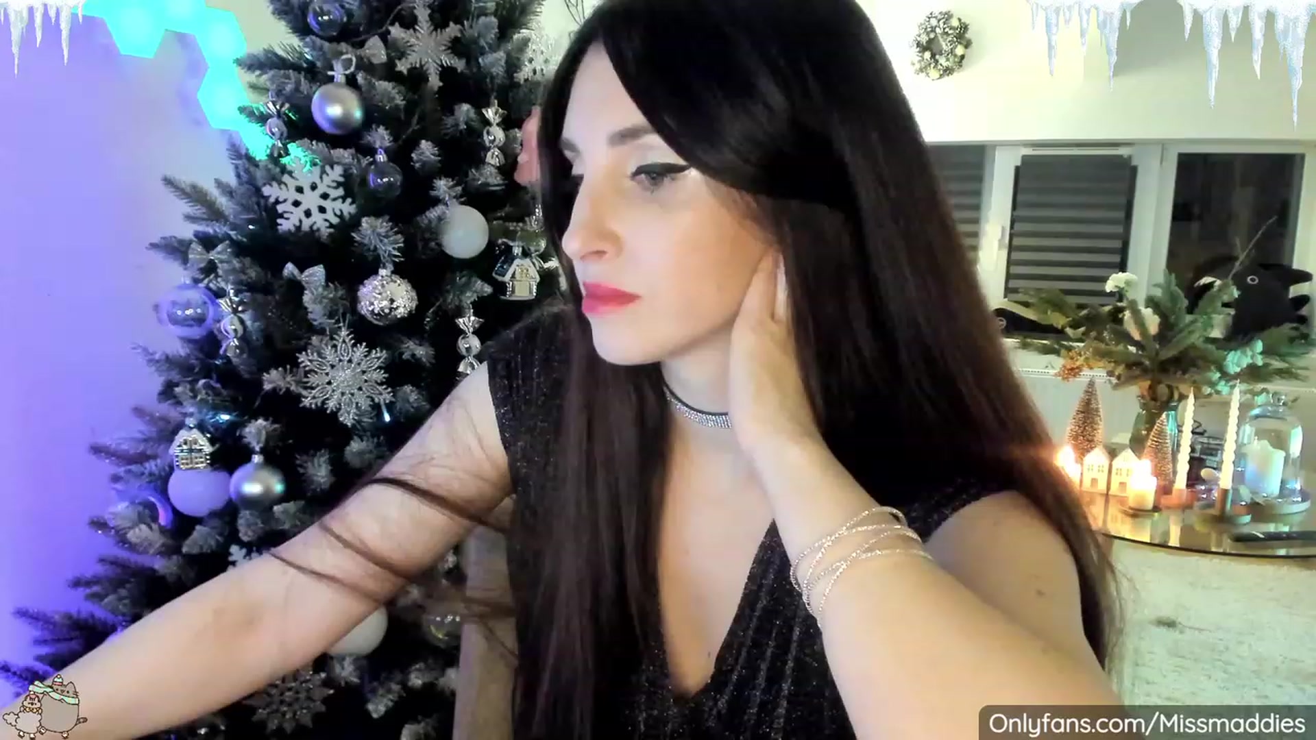 Gallery image thumbnail from Mad_Fairy's myfreecams stream on, 12/24/2022, 24:32 image 8 of 20