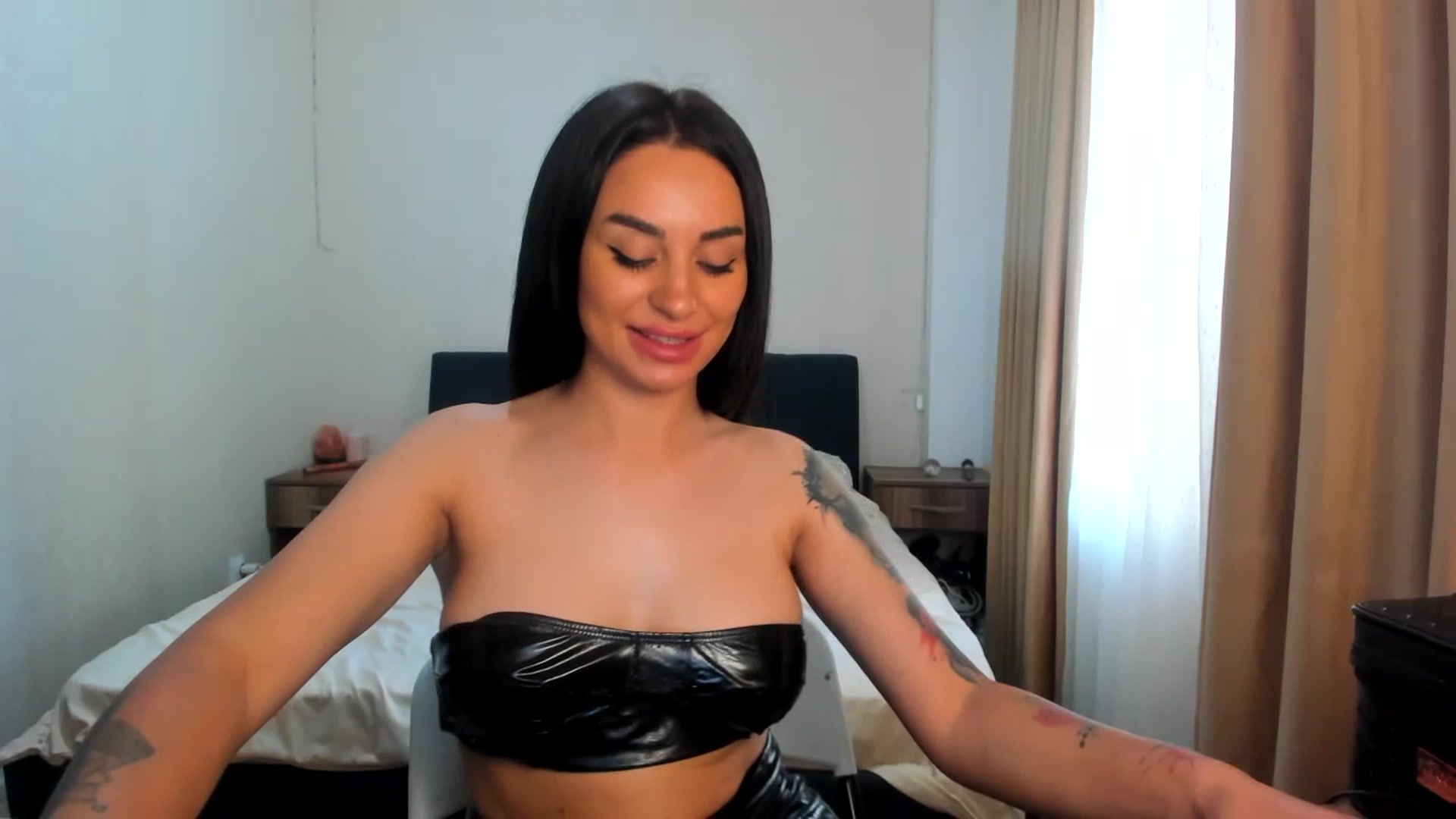 Gallery image thumbnail from Madam_Jesse's myfreecams stream on, 07/09/2023, 15:43 image 3 of 20