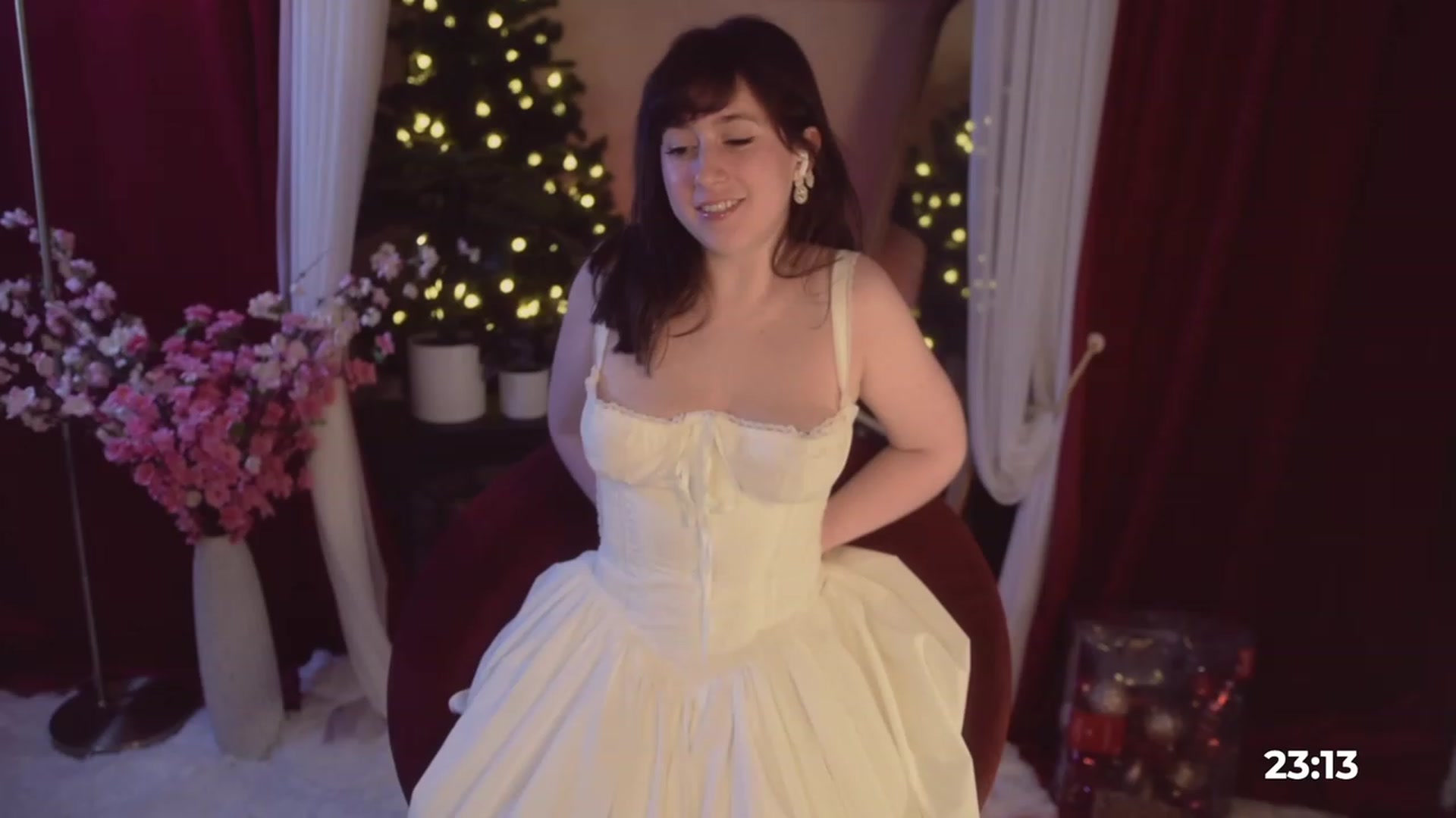 Gallery image thumbnail from Madame's myfreecams stream on, 12/15/2023, 06:30 image 8 of 20