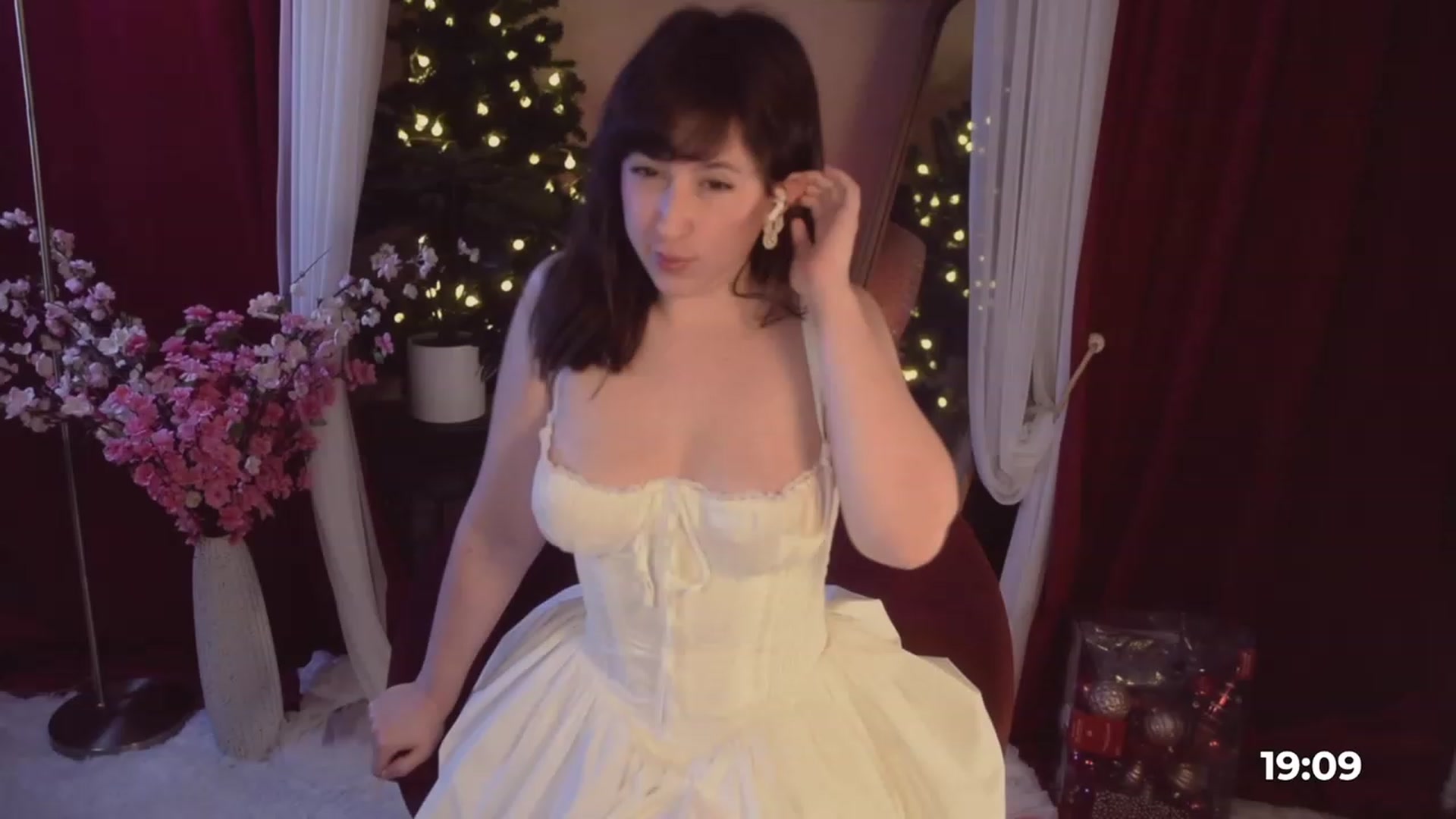 Gallery image thumbnail from Madame's myfreecams stream on, 12/15/2023, 06:30 image 9 of 20