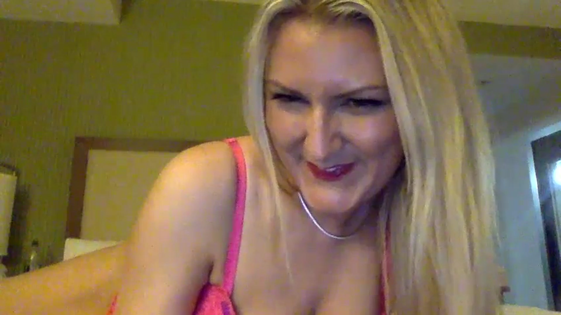 Gallery image thumbnail from MadameMystery's myfreecams stream on, 04/09/2025, 24:14 image 19 of 20