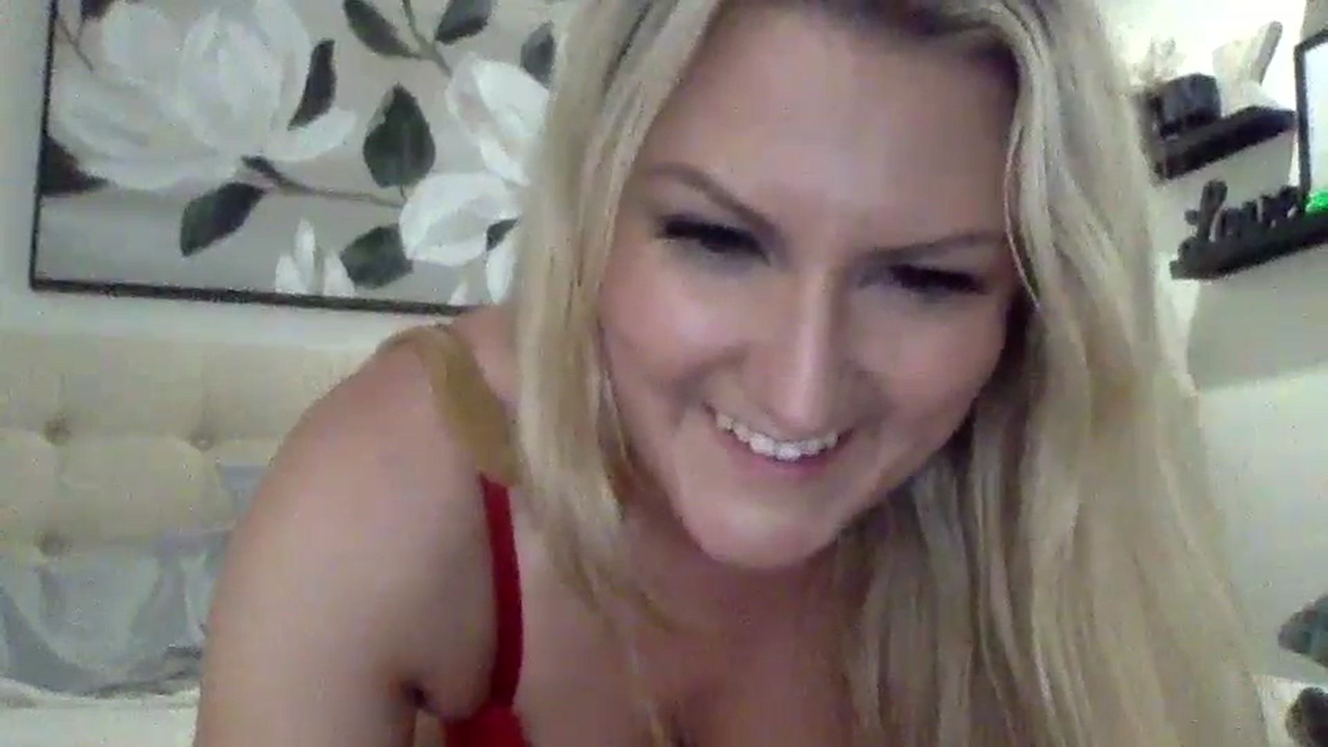 Gallery image thumbnail from MadameMystery's myfreecams stream on, 04/24/2025, 20:33 image 19 of 20