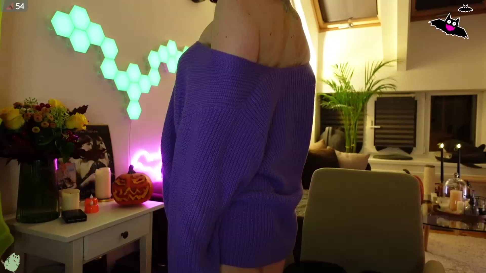Gallery image thumbnail from Maddie's myfreecams stream on, 10/06/2023, 24:35 image 9 of 20