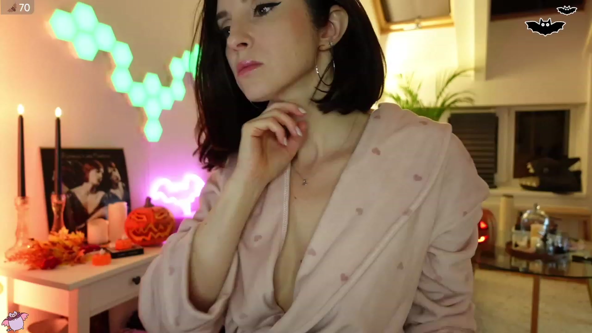Gallery image thumbnail from Maddie's myfreecams stream on, 10/09/2023, 01:13 image 6 of 20