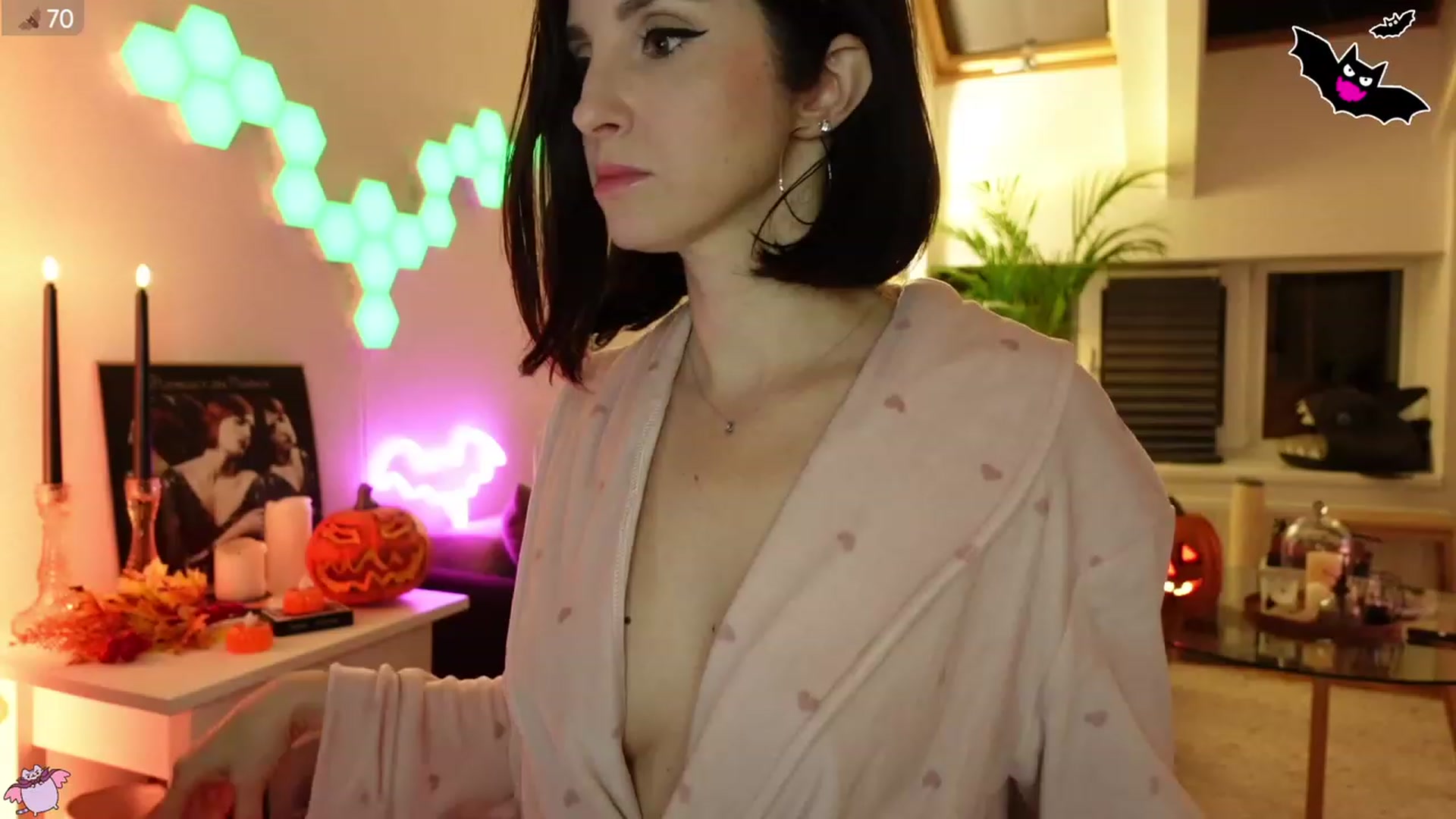 Gallery image thumbnail from Maddie's myfreecams stream on, 10/09/2023, 01:13 image 9 of 20