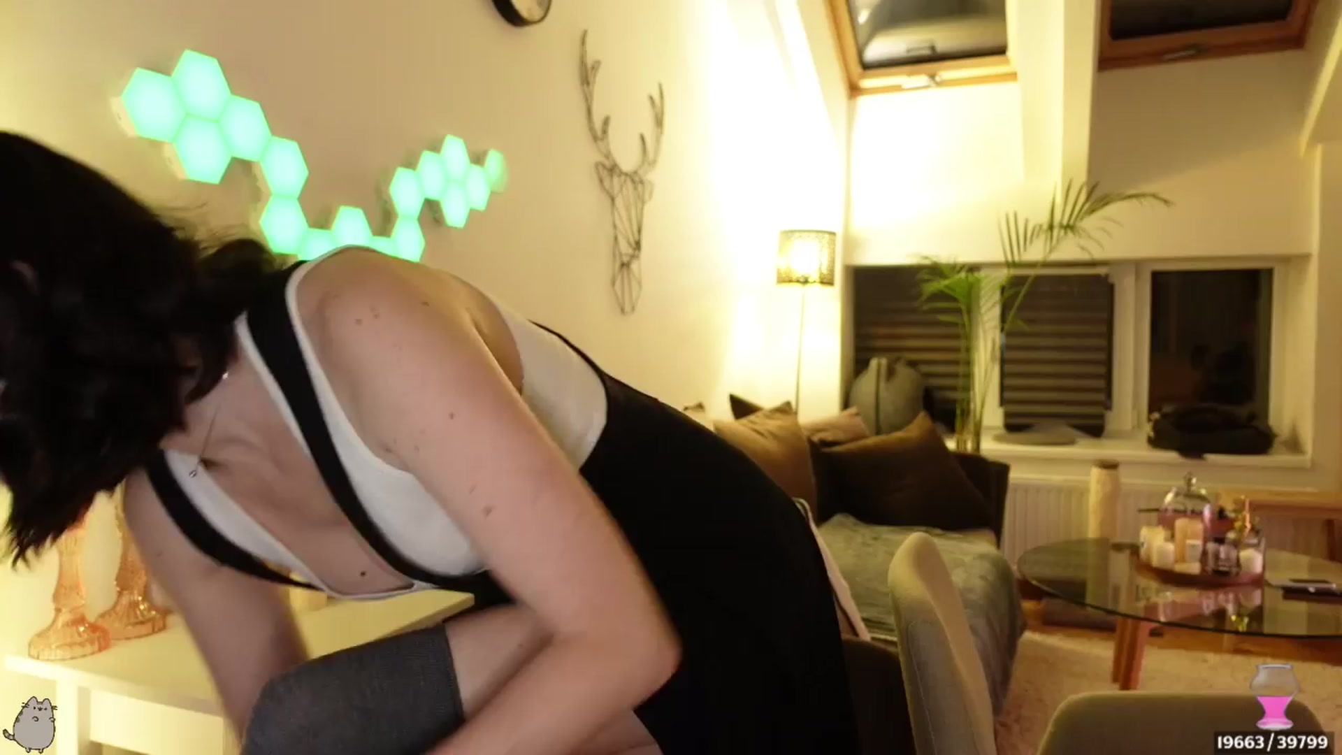 Gallery image thumbnail from Maddie's myfreecams stream on, 03/29/2024, 01:41 image 3 of 20
