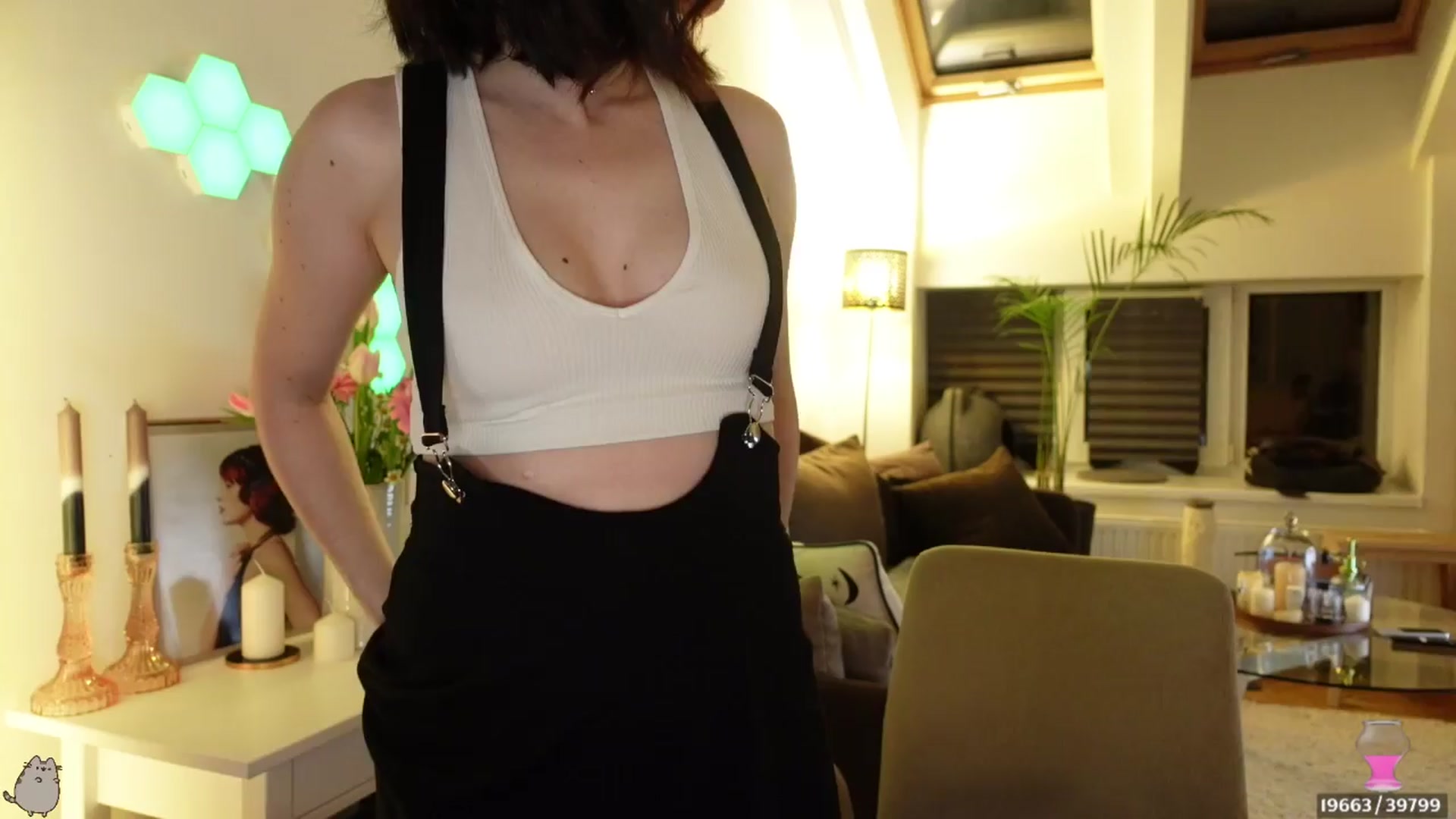 Gallery image thumbnail from Maddie's myfreecams stream on, 03/29/2024, 01:41 image 2 of 20