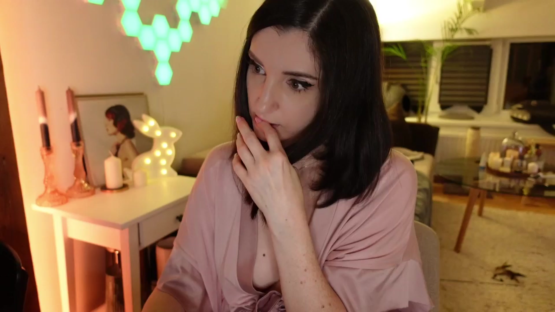 Gallery image thumbnail from Maddie's myfreecams stream on, 04/08/2024, 01:22 image 8 of 20