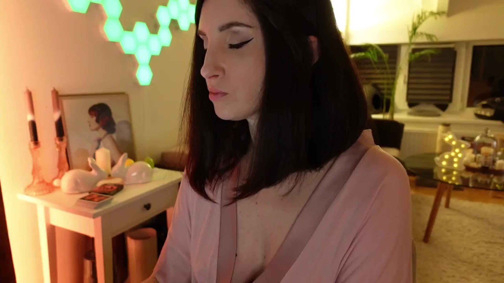 Gallery image thumbnail from Maddie's myfreecams stream on, 04/17/2024, 24:36 image 7 of 20