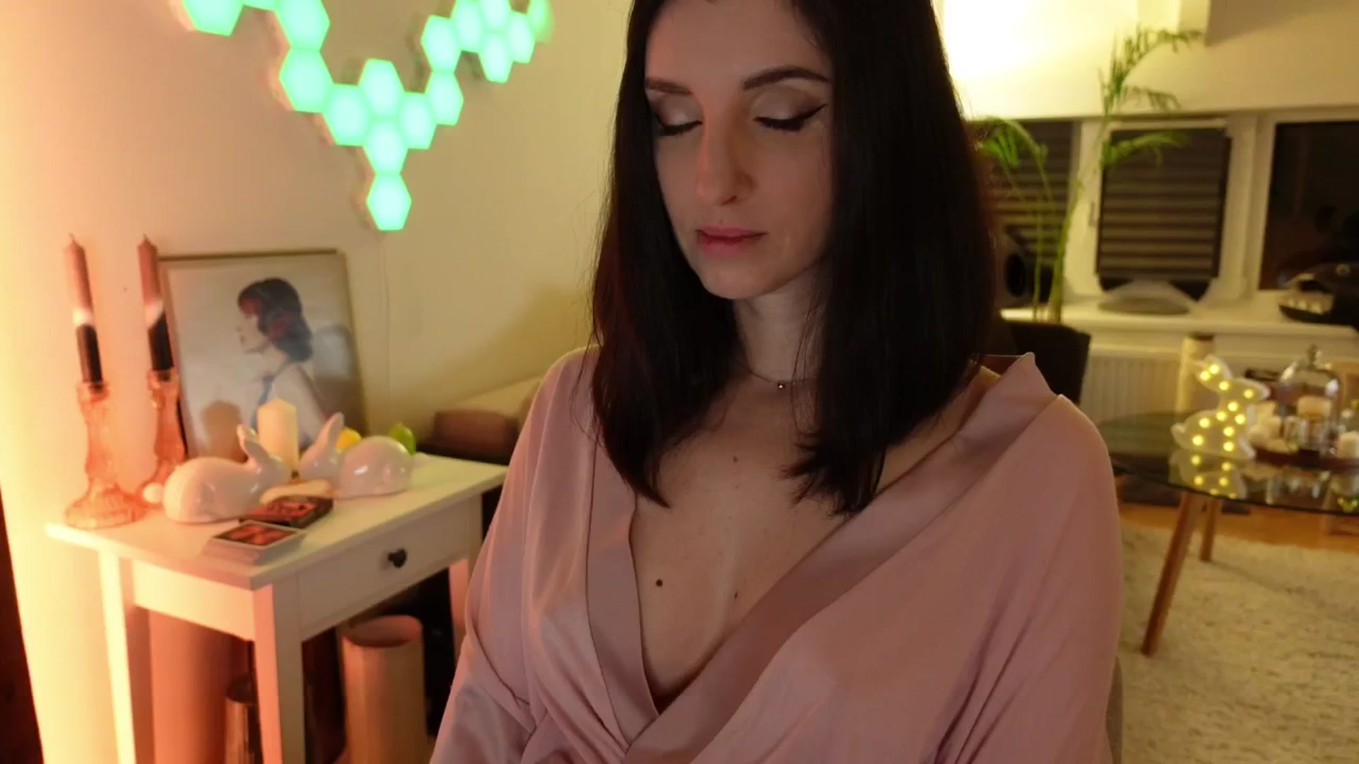 Gallery image thumbnail from Maddie's myfreecams stream on, 04/17/2024, 24:36 image 4 of 20