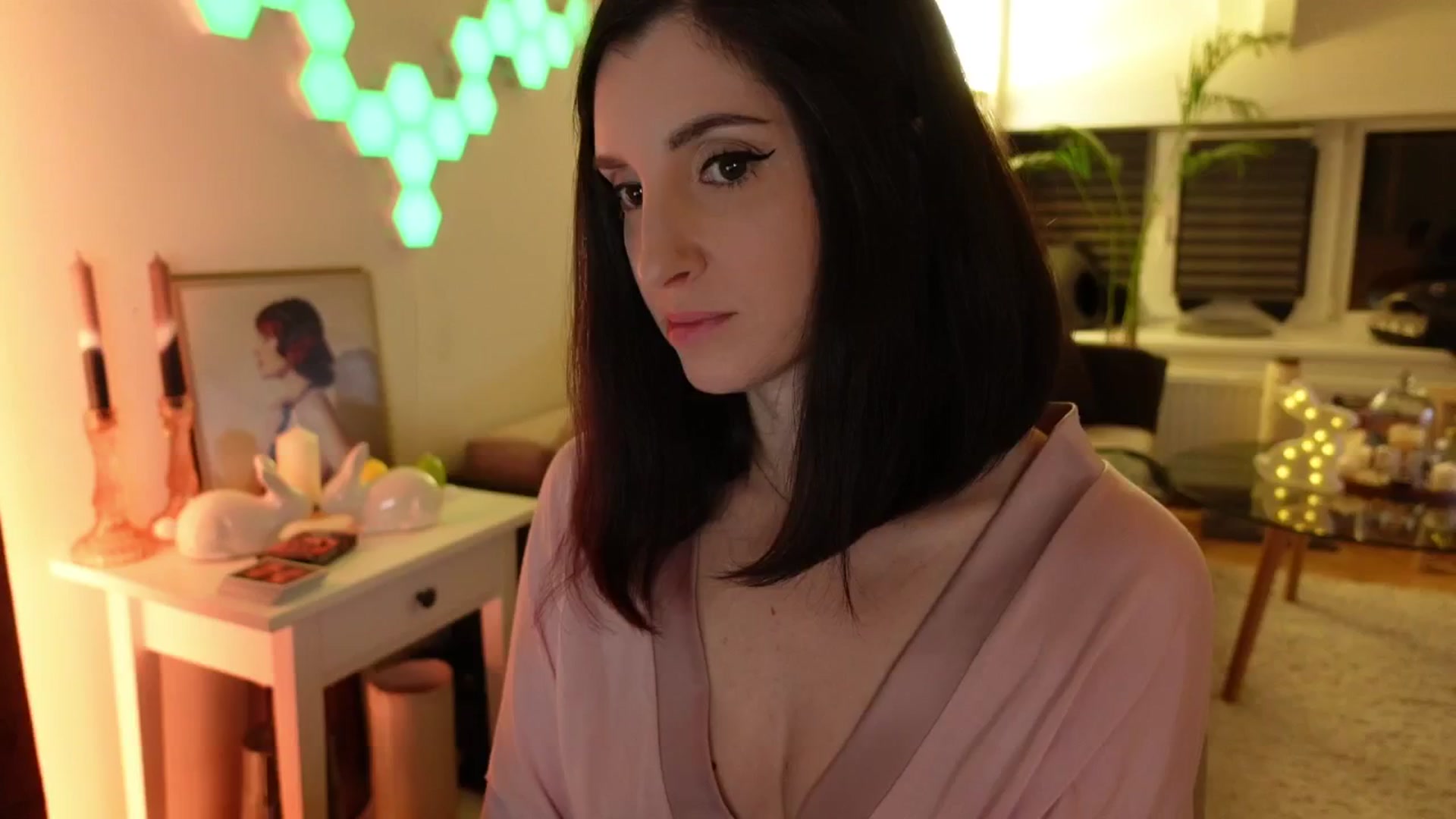 Gallery image thumbnail from Maddie's myfreecams stream on, 04/17/2024, 24:36 image 12 of 20