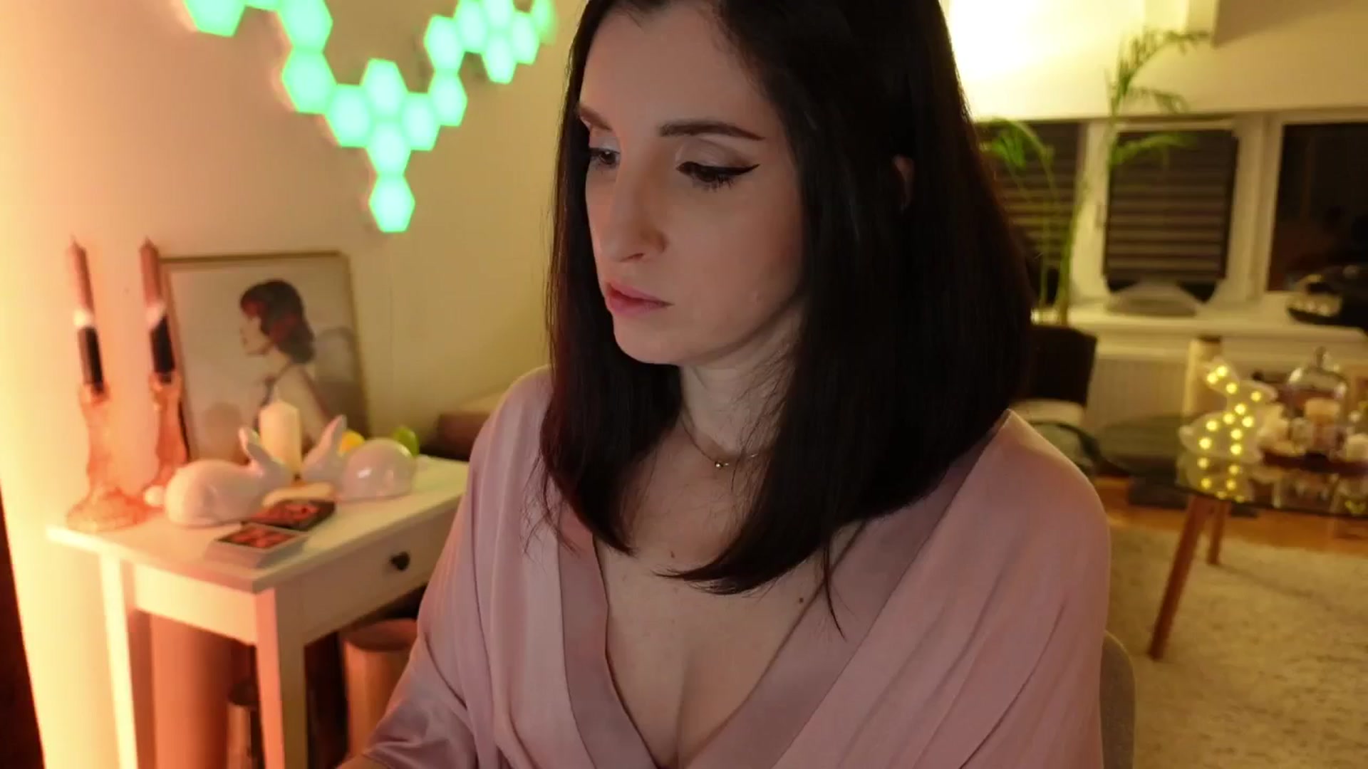 Gallery image thumbnail from Maddie's myfreecams stream on, 04/17/2024, 24:36 image 13 of 20