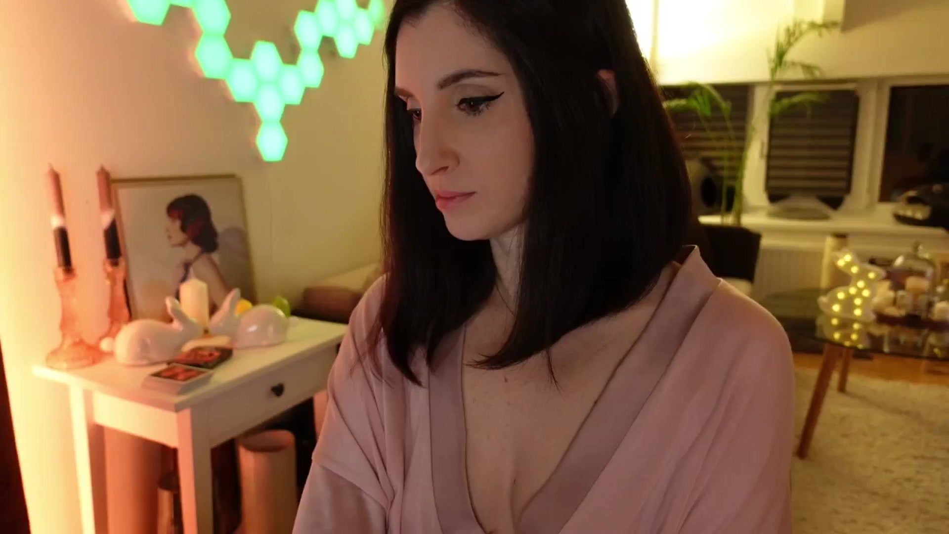 Gallery image thumbnail from Maddie's myfreecams stream on, 04/17/2024, 24:36 image 10 of 20