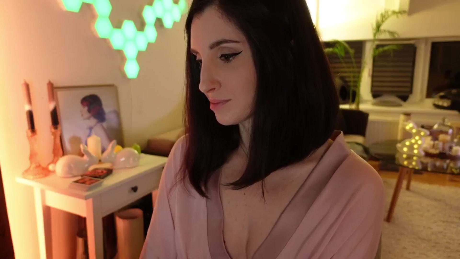Gallery image thumbnail from Maddie's myfreecams stream on, 04/17/2024, 24:36 image 18 of 20