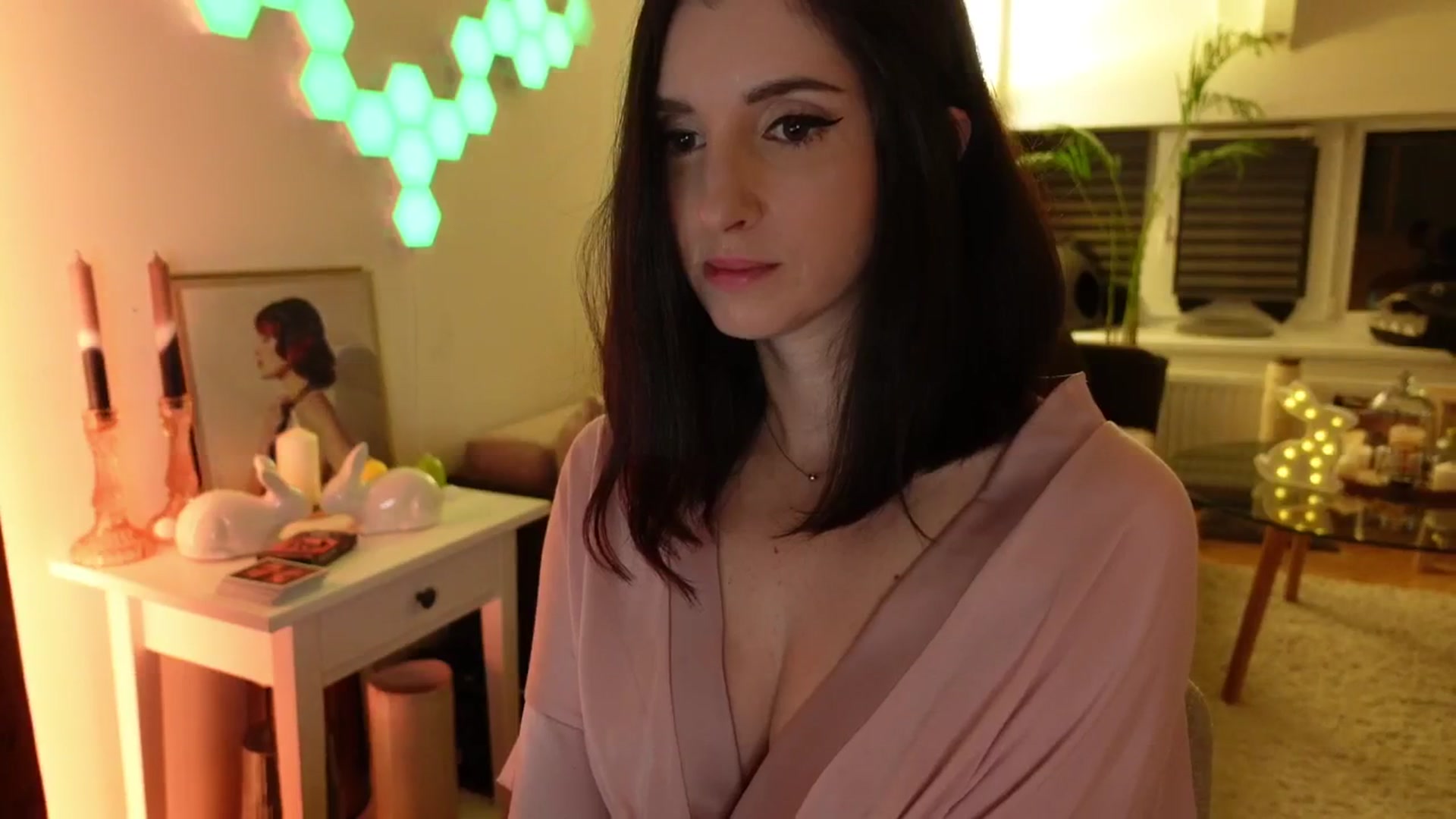 Gallery image thumbnail from Maddie's myfreecams stream on, 04/17/2024, 24:36 image 16 of 20