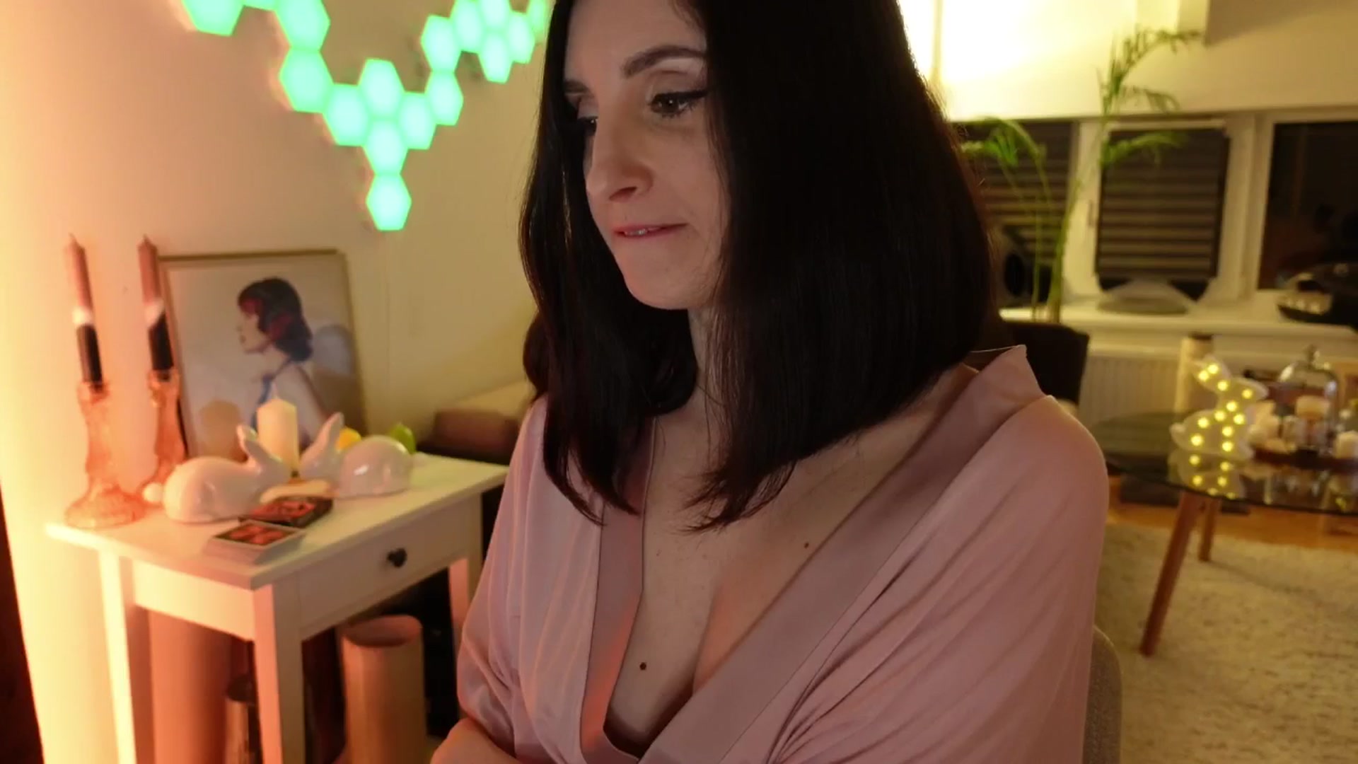 Gallery image thumbnail from Maddie's myfreecams stream on, 04/17/2024, 24:36 image 13 of 20