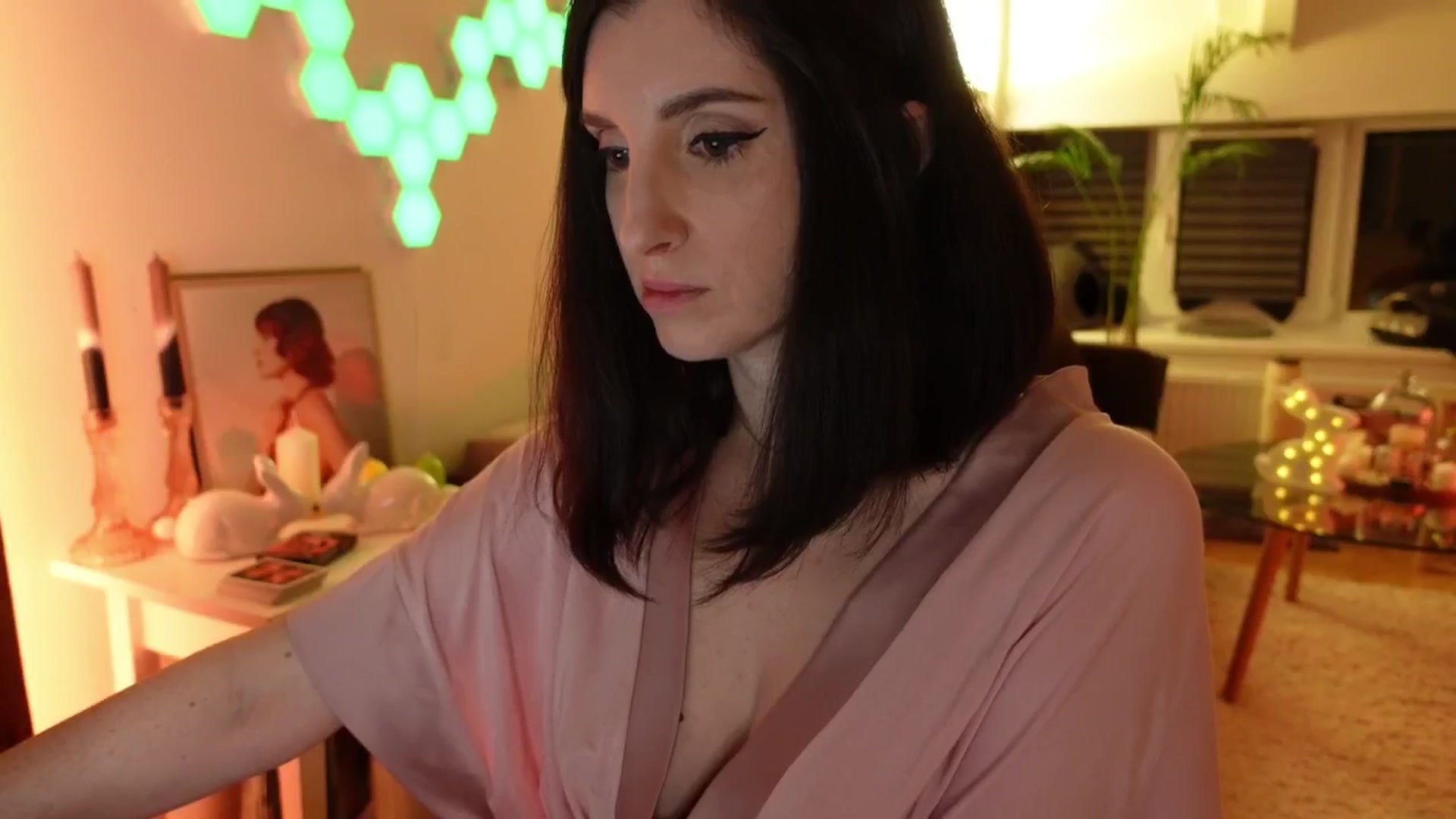 Gallery image thumbnail from Maddie's myfreecams stream on, 04/17/2024, 24:36 image 14 of 20