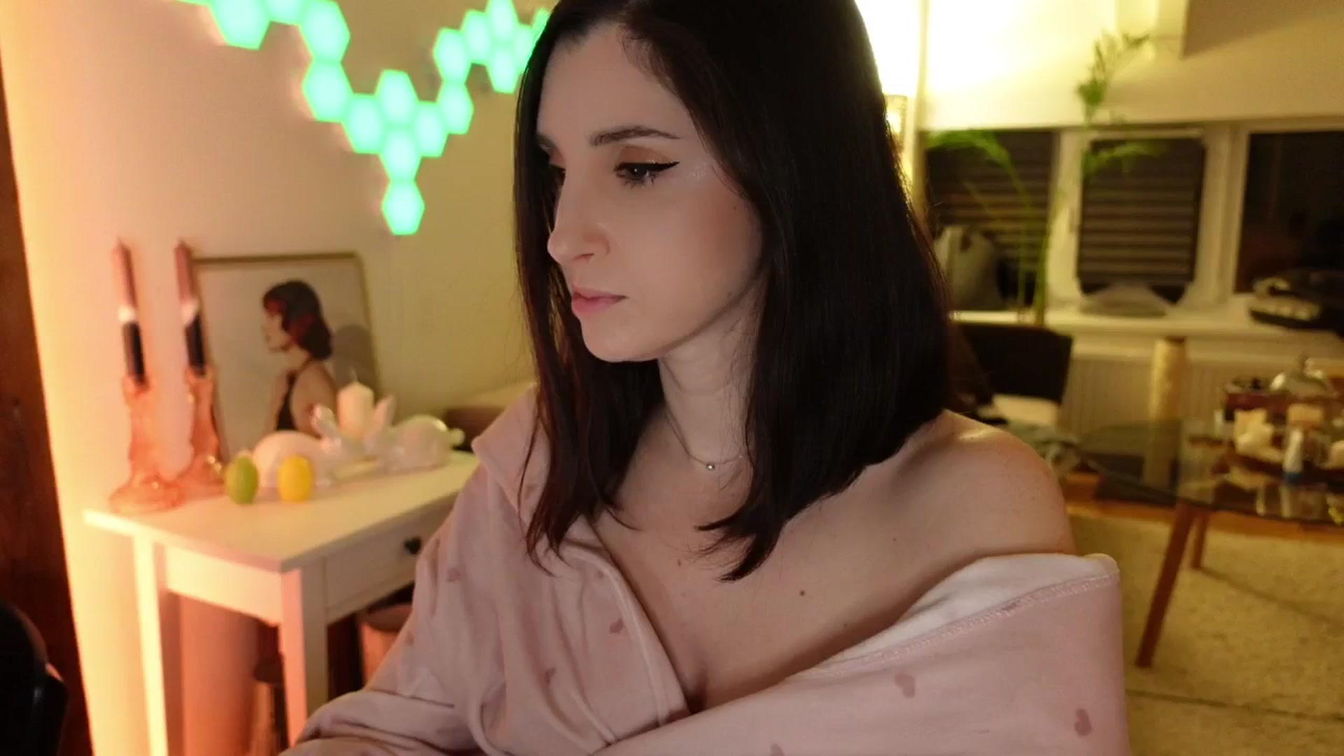 Gallery image thumbnail from Maddie's myfreecams stream on, 04/19/2024, 01:07 image 13 of 20