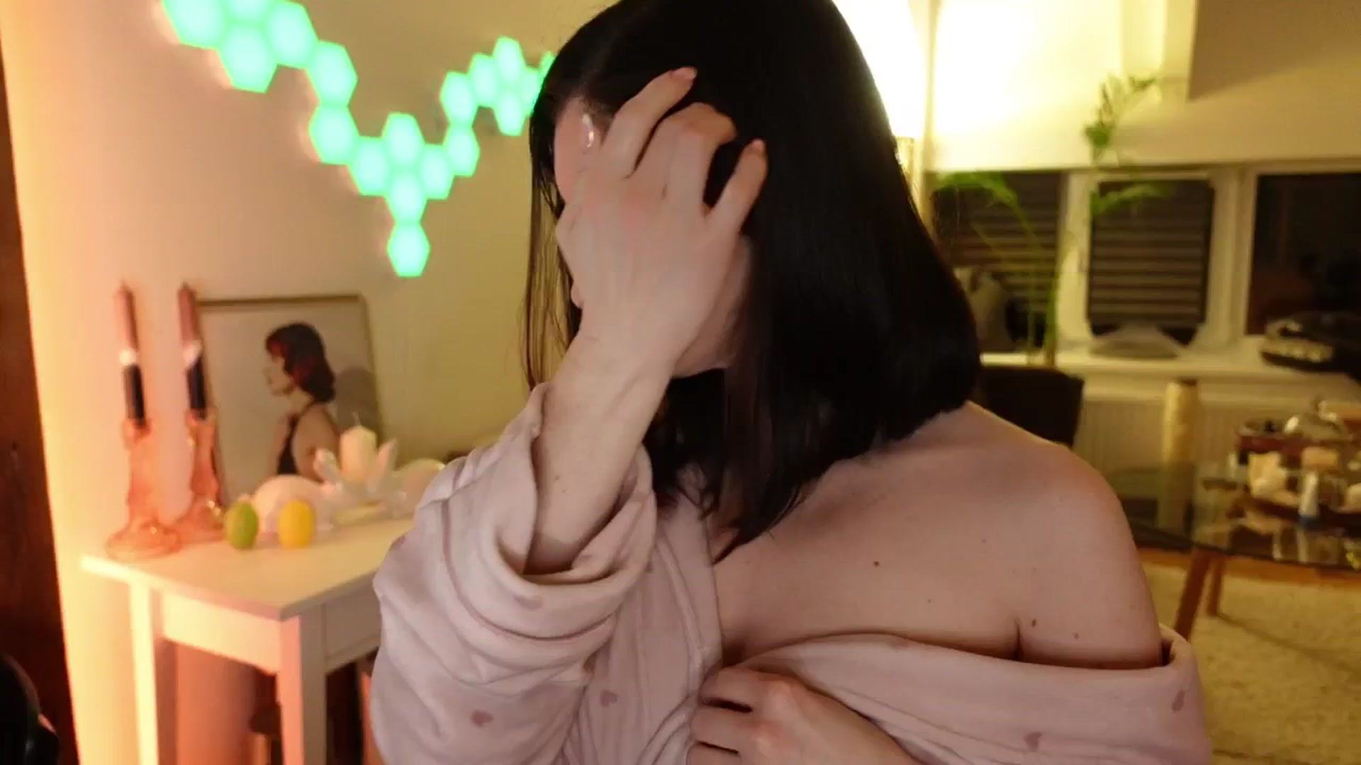 Gallery image thumbnail from Maddie's myfreecams stream on, 04/19/2024, 01:07 image 1 of 20