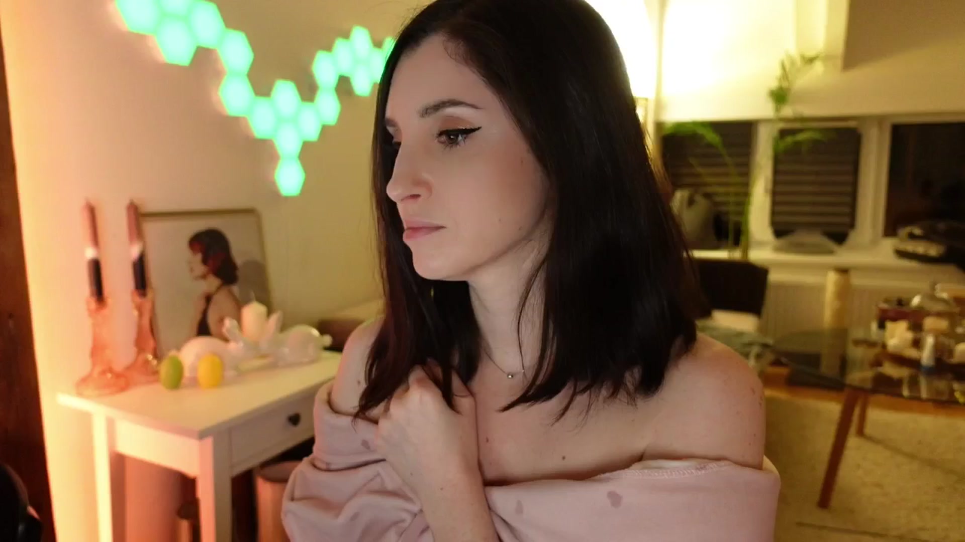 Gallery image thumbnail from Maddie's myfreecams stream on, 04/19/2024, 01:07 image 7 of 20