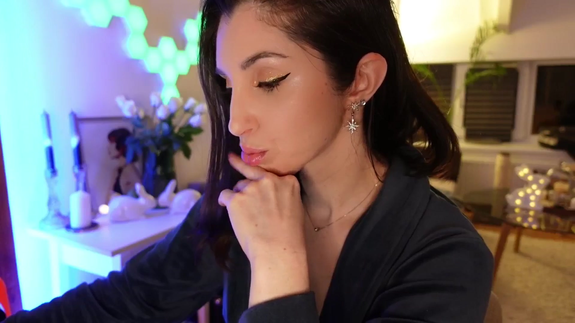 Gallery image thumbnail from Maddie's myfreecams stream on, 04/21/2024, 02:18 image 15 of 20