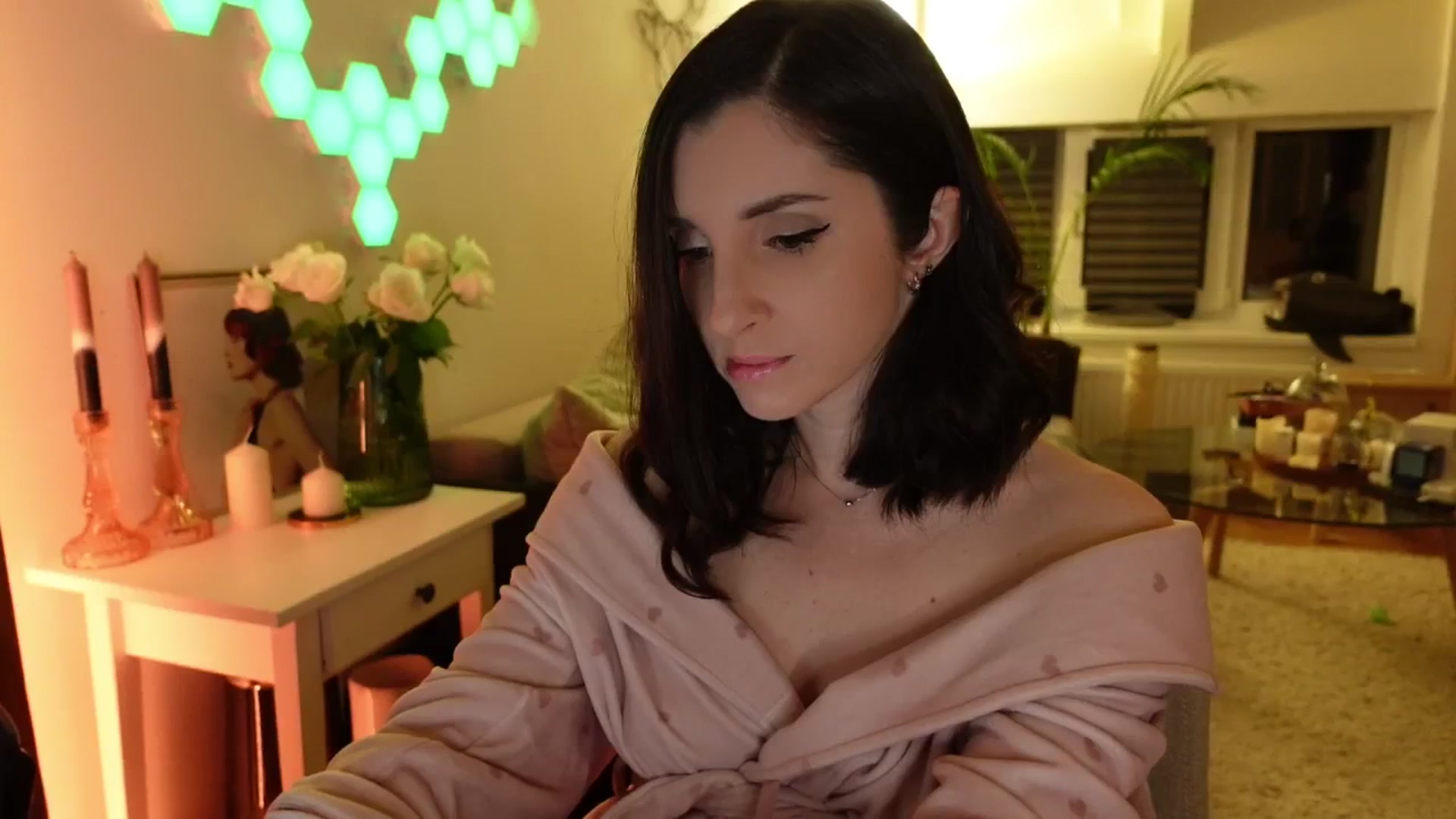 Gallery image thumbnail from Maddie's myfreecams stream on, 05/02/2024, 23:21 image 18 of 20