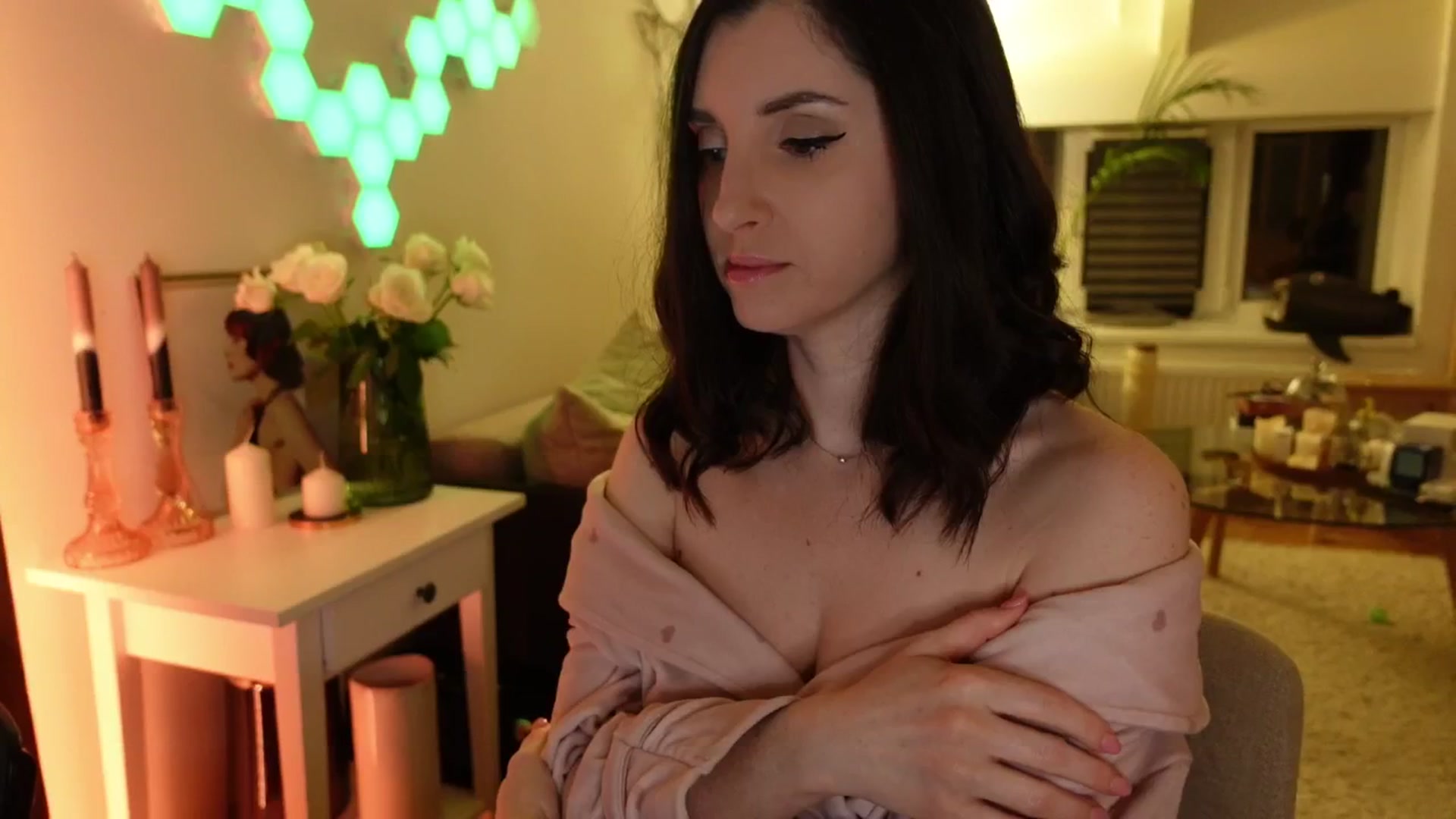 Gallery image thumbnail from Maddie's myfreecams stream on, 05/02/2024, 23:21 image 7 of 20