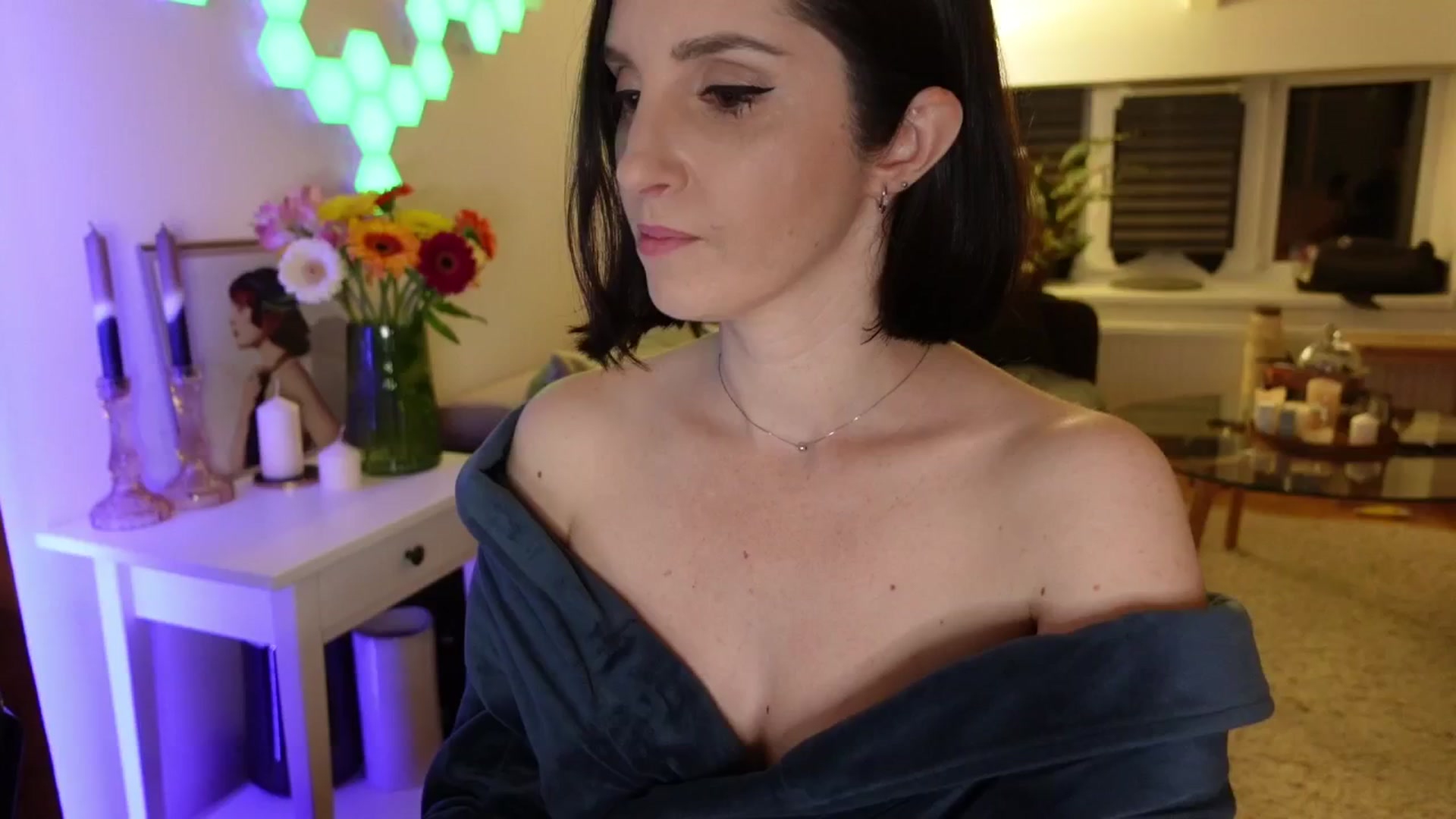 Gallery image thumbnail from Maddie's myfreecams stream on, 05/19/2024, 23:06 image 7 of 20
