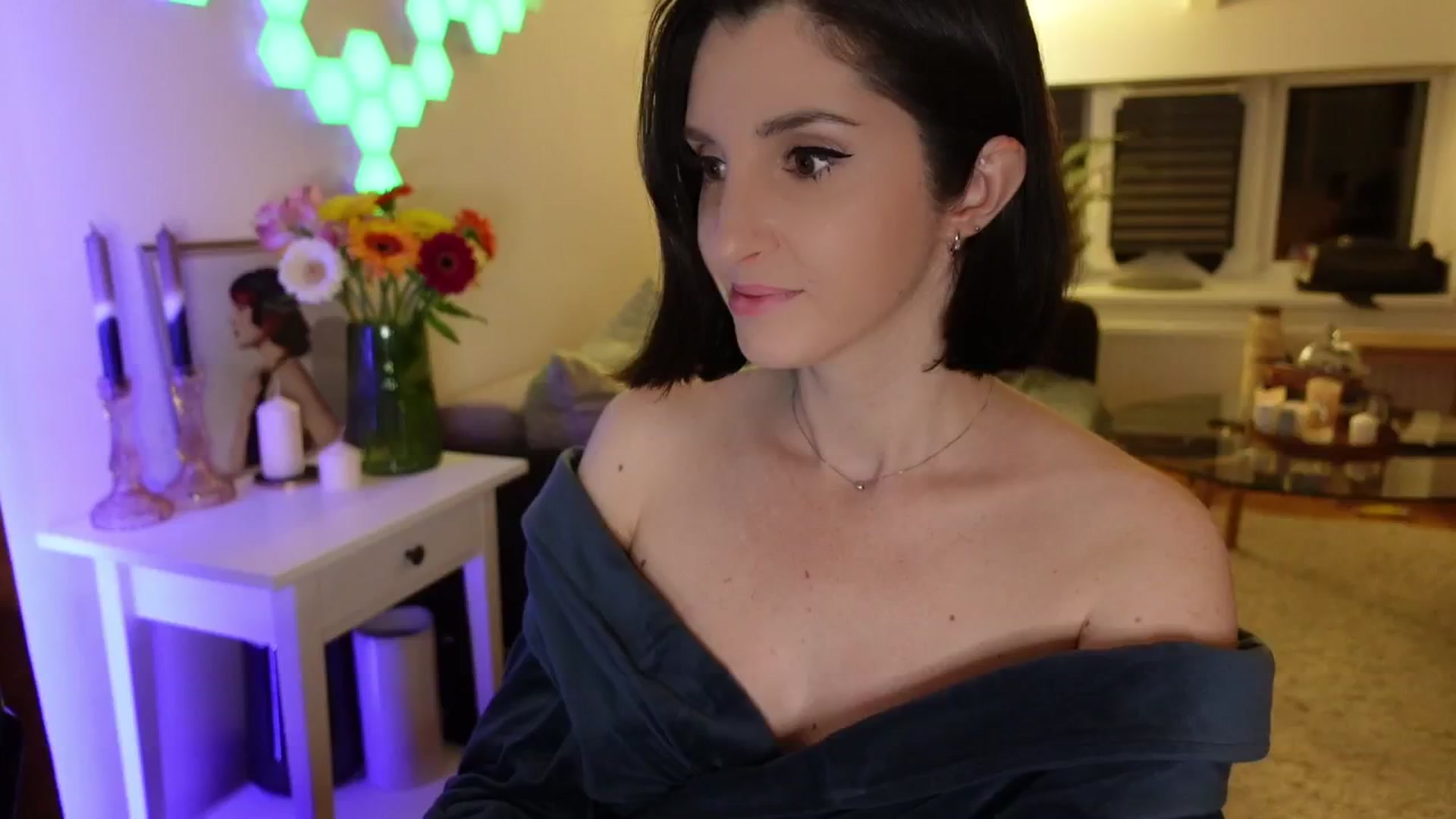 Gallery image thumbnail from Maddie's myfreecams stream on, 05/19/2024, 23:06 image 12 of 20