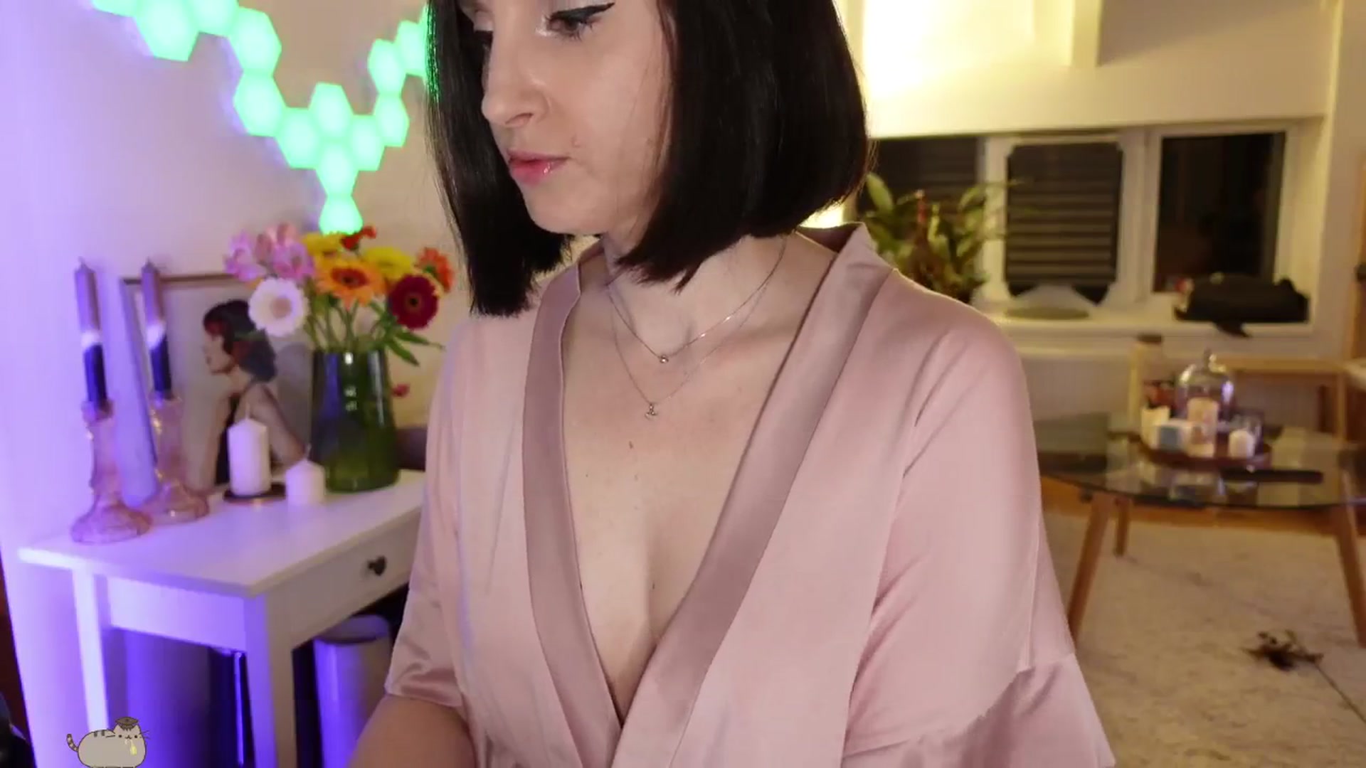 Gallery image thumbnail from Maddie's myfreecams stream on, 05/21/2024, 24:08 image 16 of 20