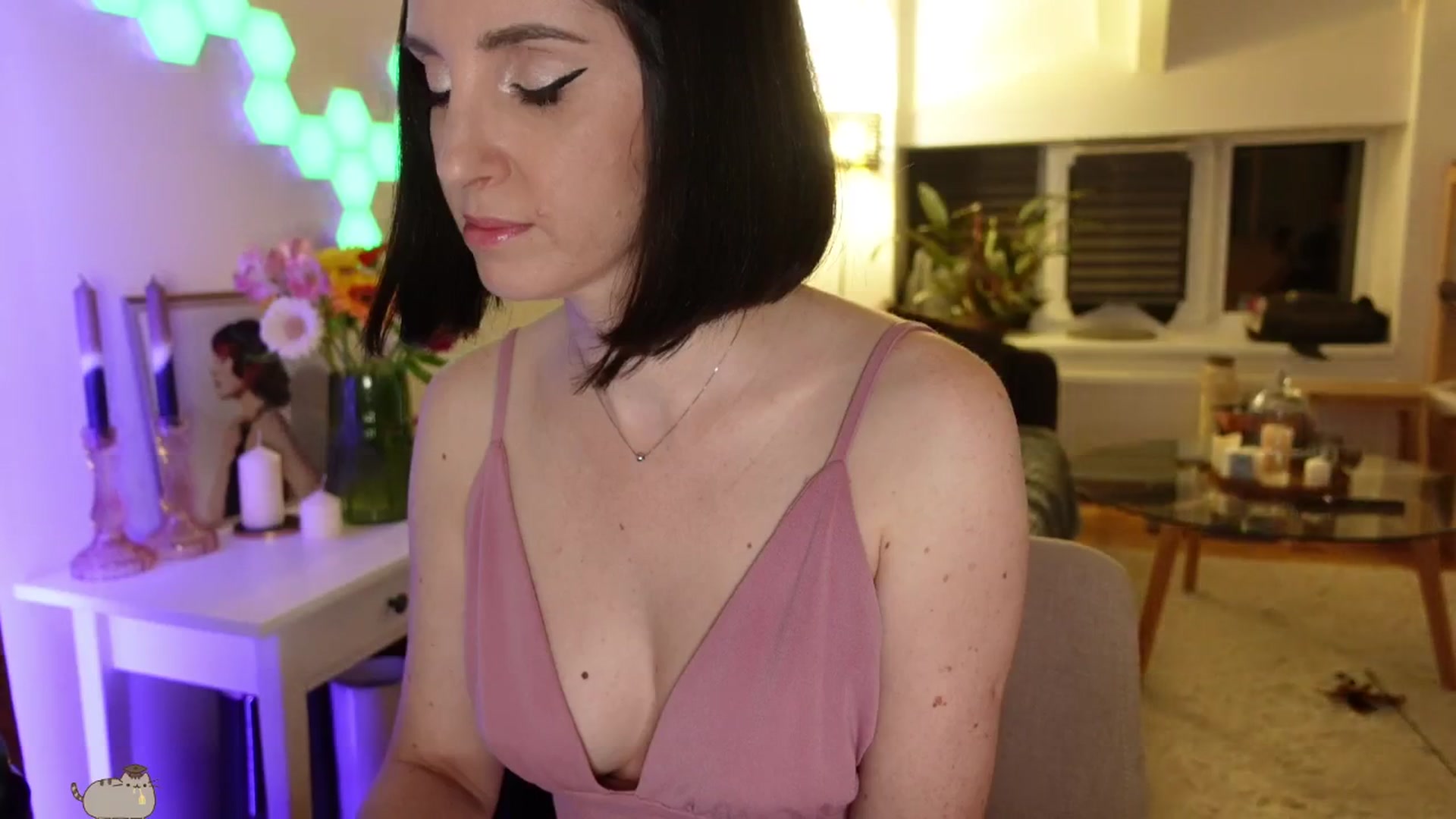 Gallery image thumbnail from Maddie's myfreecams stream on, 05/21/2024, 01:27 image 4 of 20