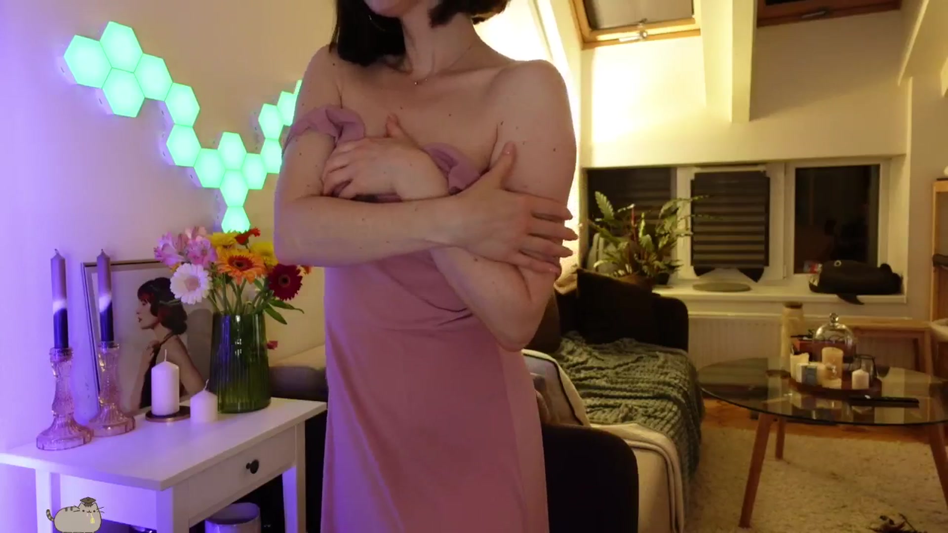 Gallery image thumbnail from Maddie's myfreecams stream on, 05/21/2024, 01:27 image 16 of 20