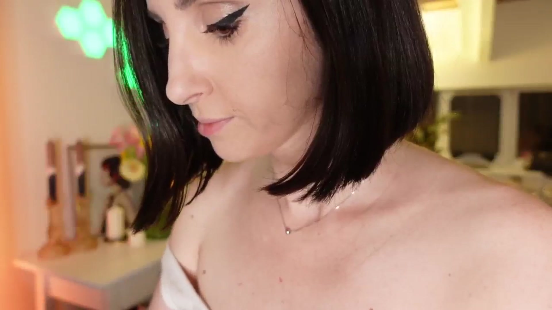 Gallery image thumbnail from Maddie's myfreecams stream on, 05/22/2024, 22:44 image 15 of 20