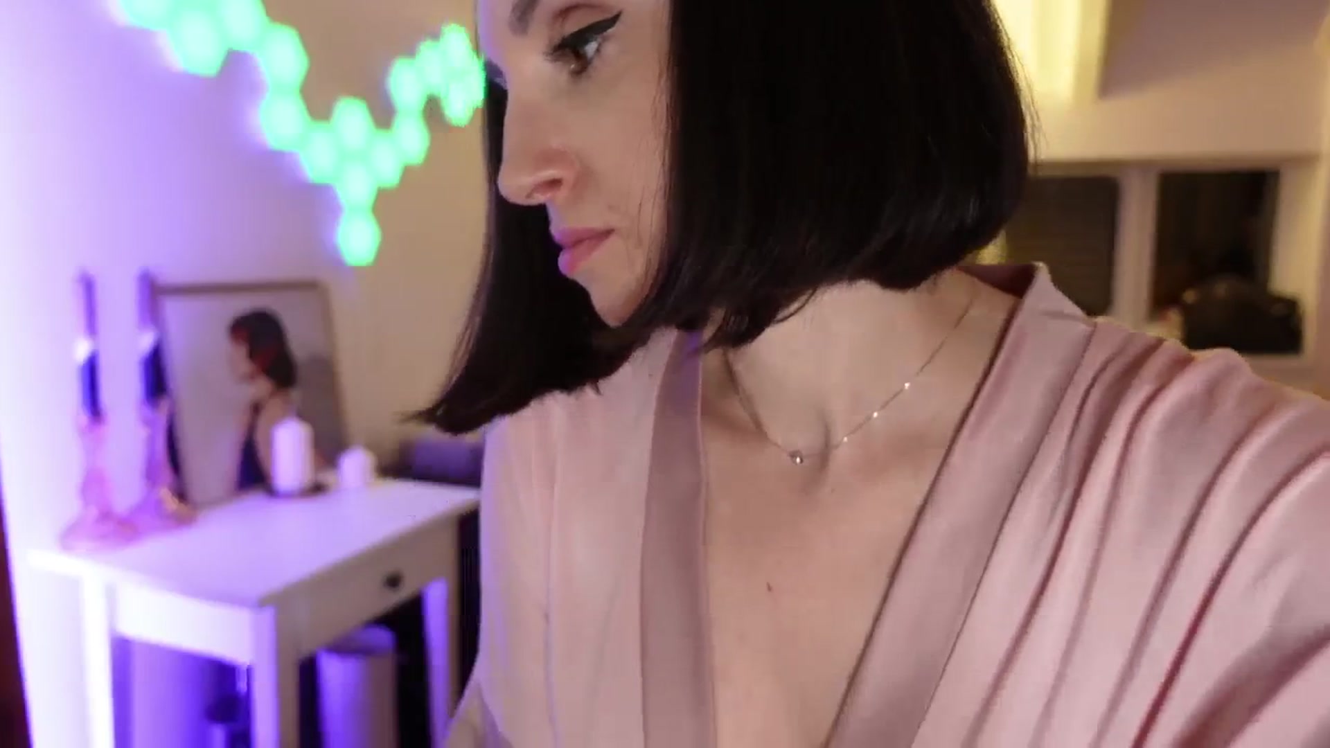 Gallery image thumbnail from Maddie's myfreecams stream on, 05/27/2024, 01:33 image 15 of 20